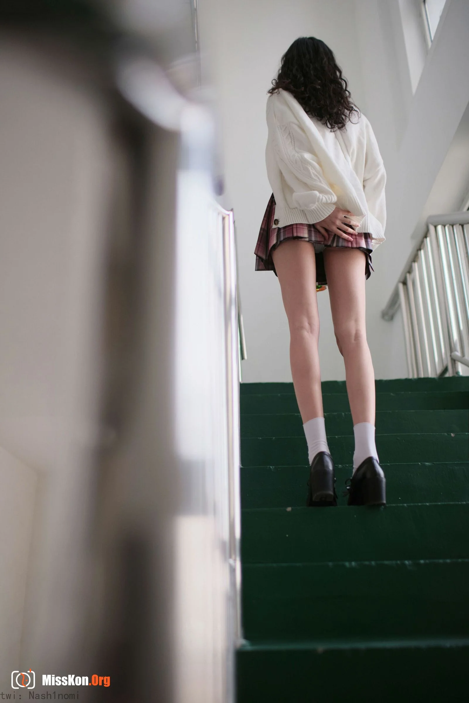 1.8 big pear: Tied up JK girl - Photo 4
