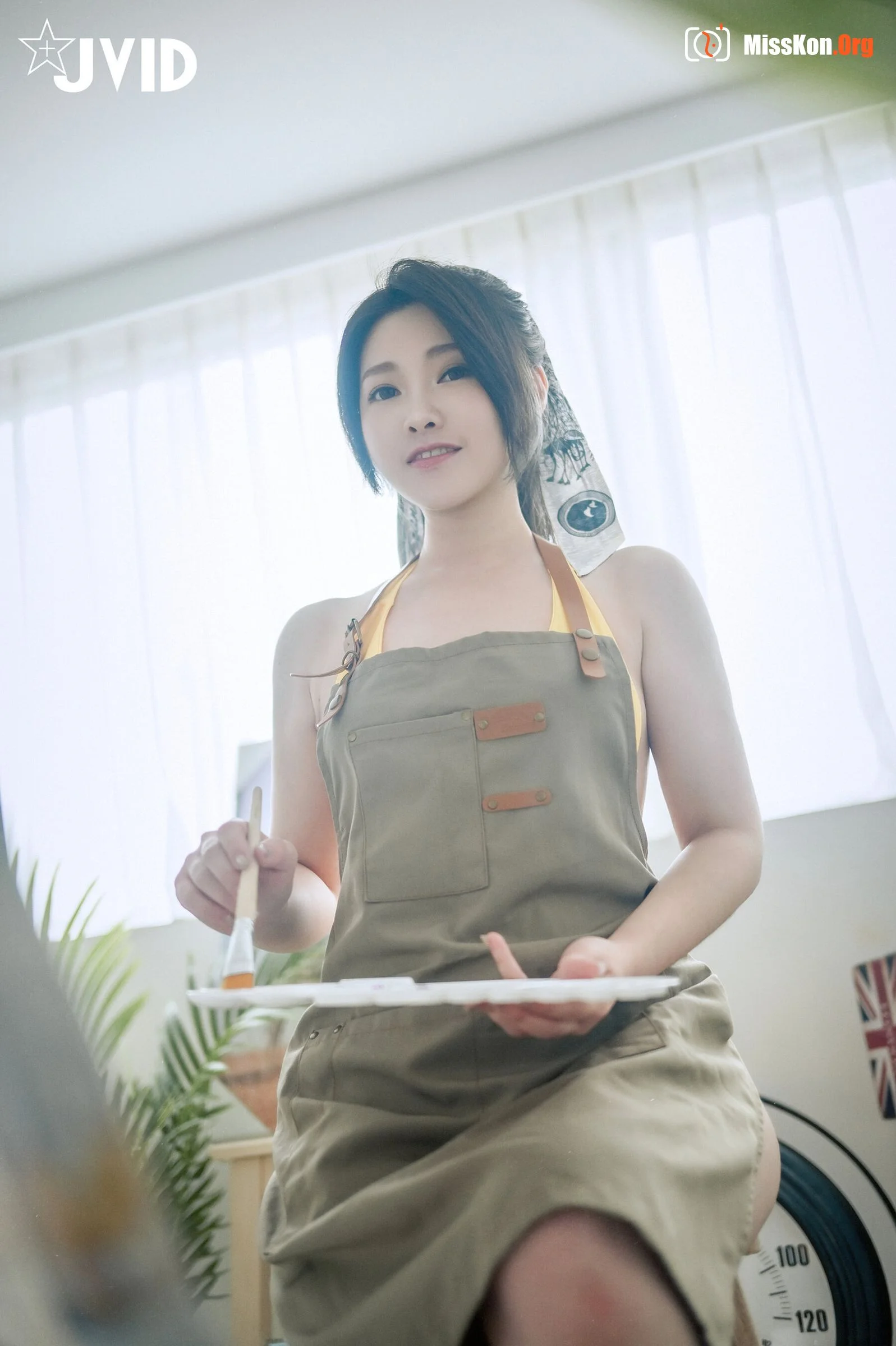 A busty art student in the studio spreads her legs wide; she's so wet! - Photo 7