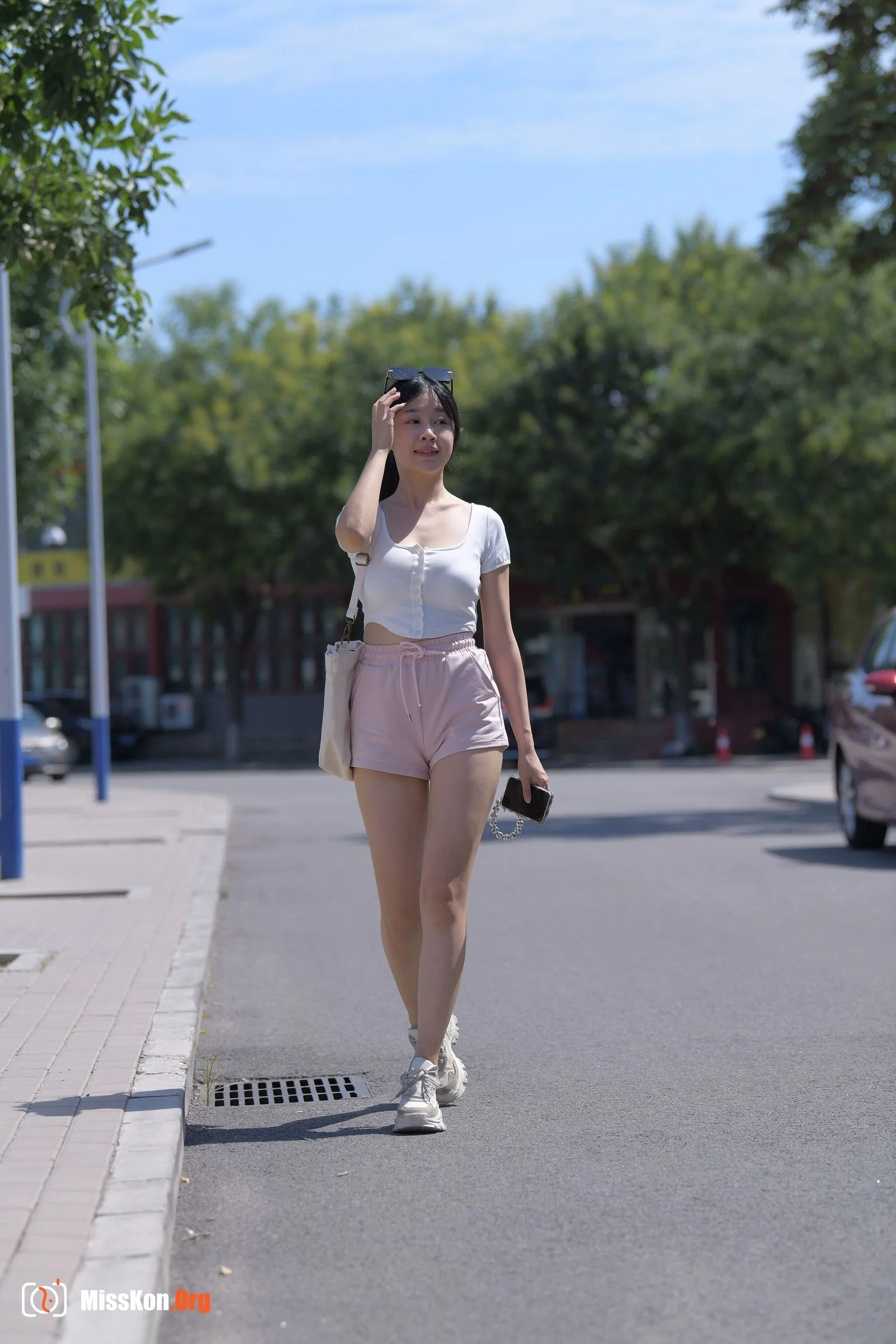 A whisper (Magic Mirror Street Photography: The Beginning) - Photo 17