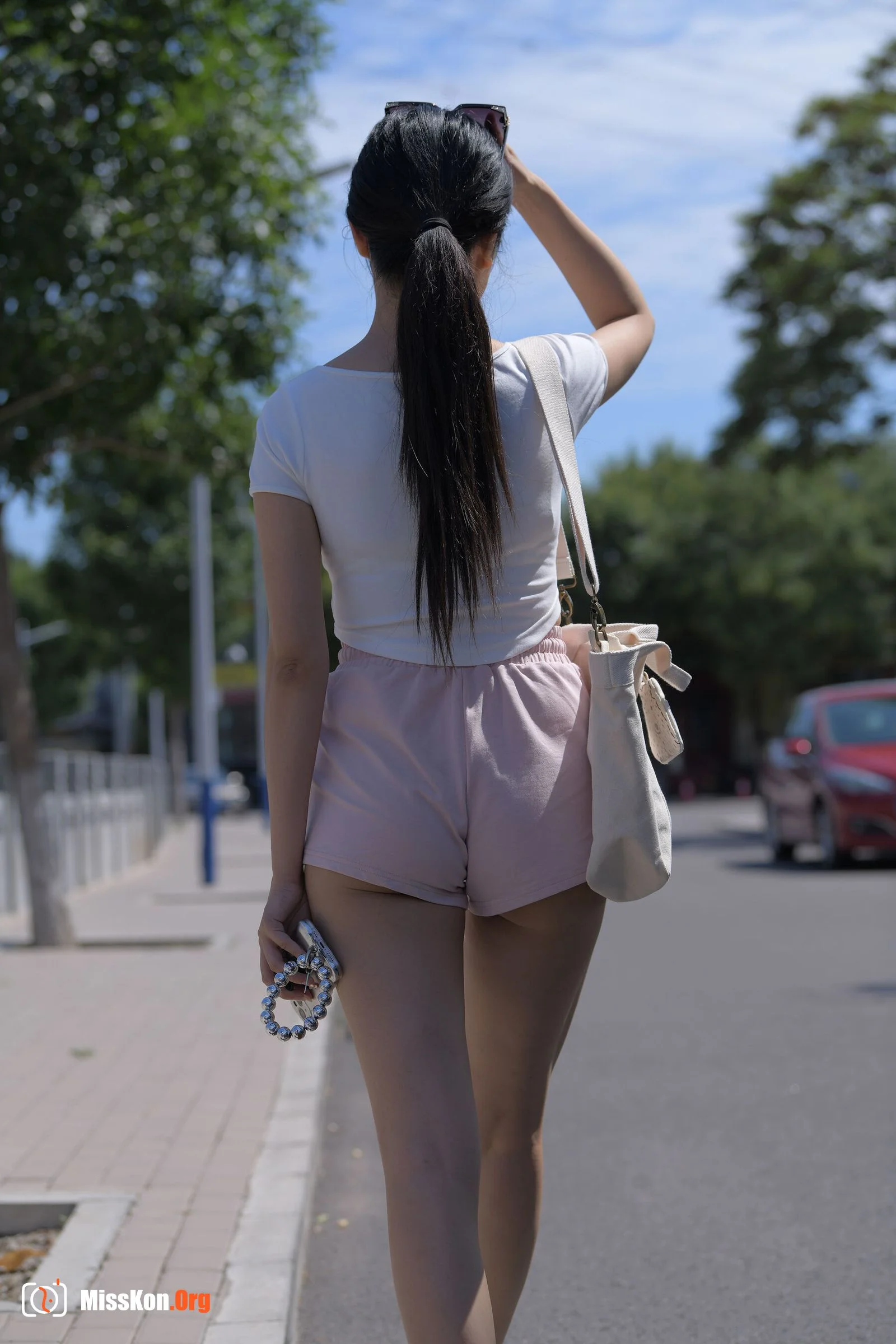 A whisper (Magic Mirror Street Photography: The Beginning) - Photo 2