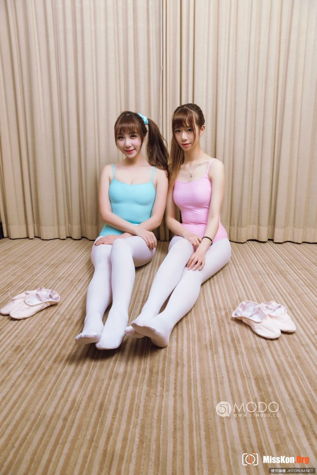 Adorable ballet sisters (51MoDo 002) - Photo 13