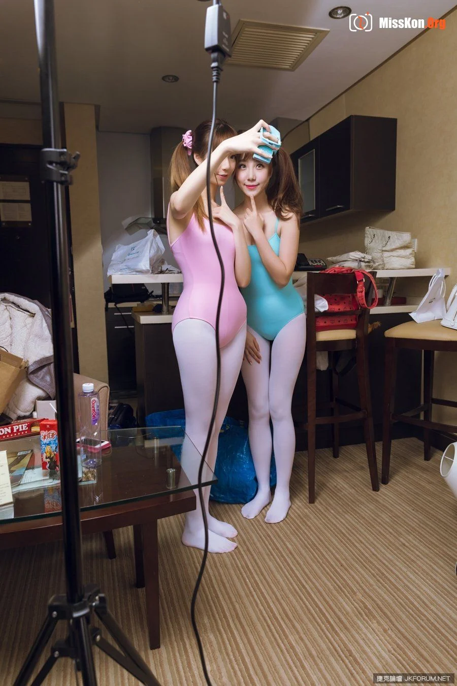 Adorable ballet sisters (51MoDo 002) - Photo 3