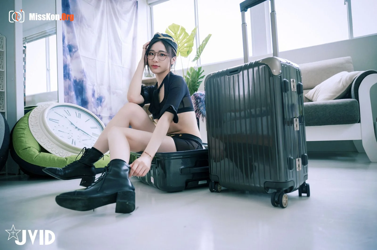 Ah Li: Sexy dark stewardess - Photo 18