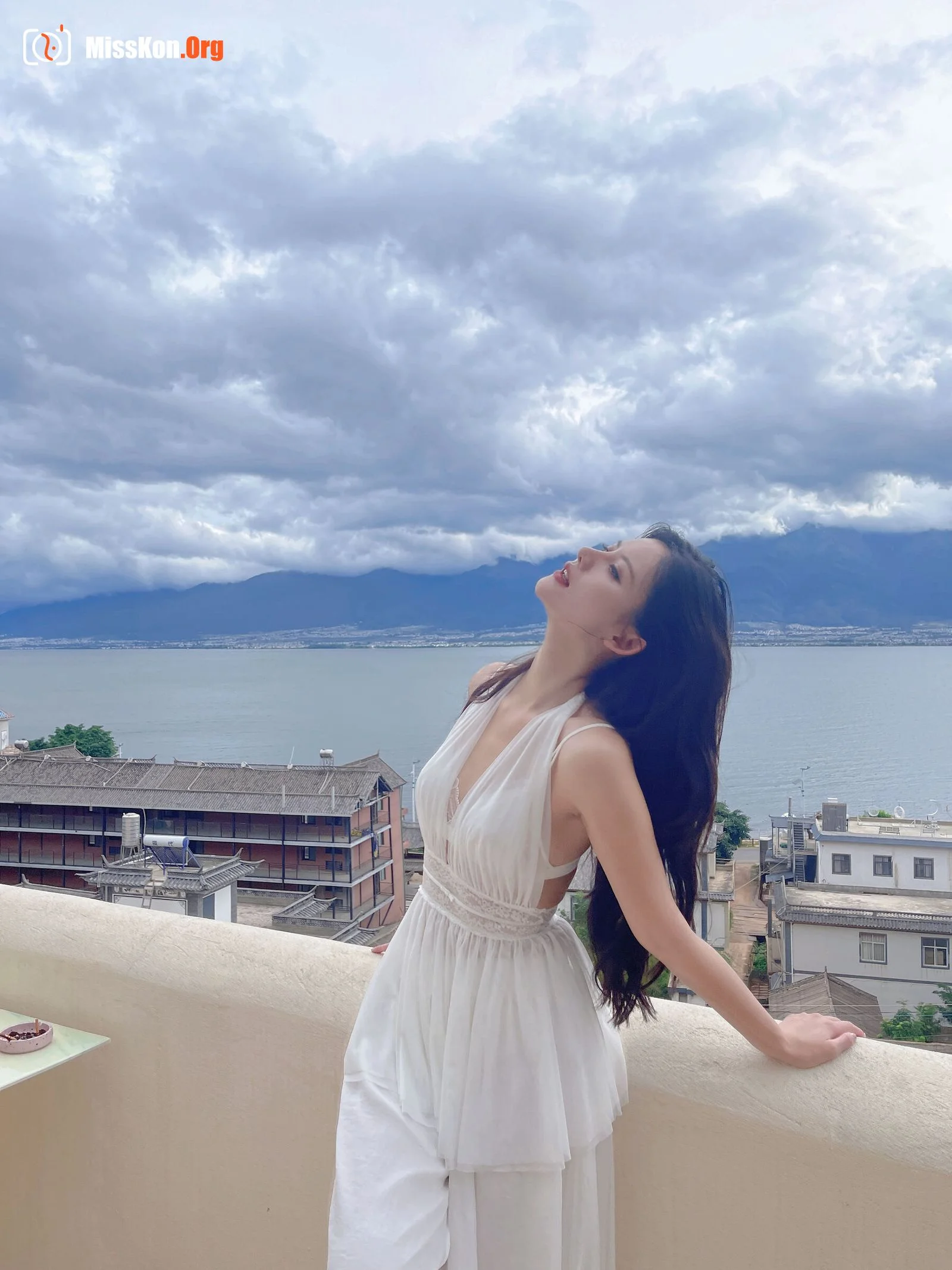 Ah Zhu: Lift up skirt - Photo 18