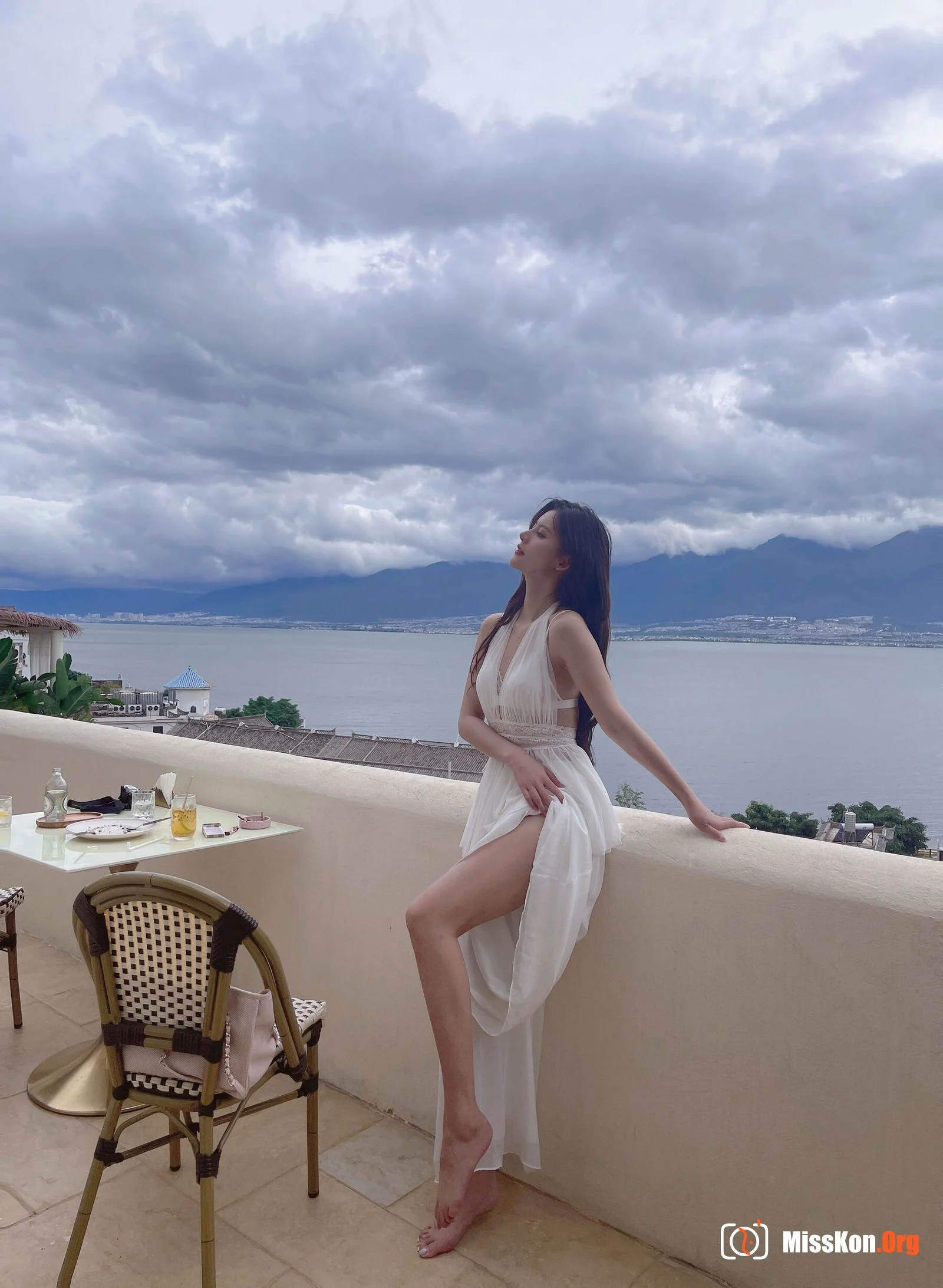 Ah Zhu: Lift up skirt - Photo 19