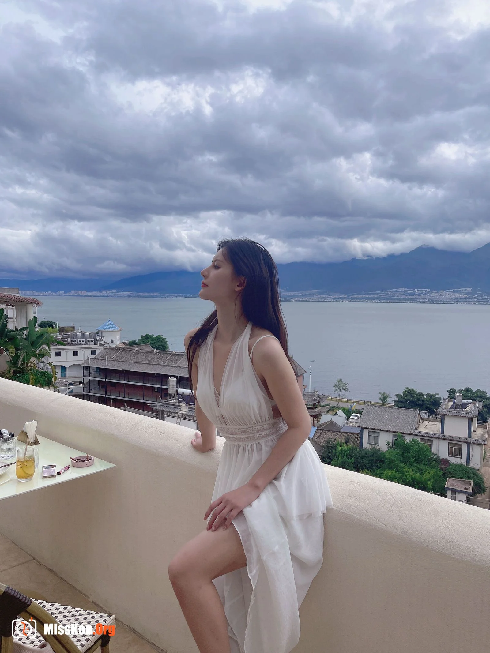 Ah Zhu: Lift up skirt - Photo 20