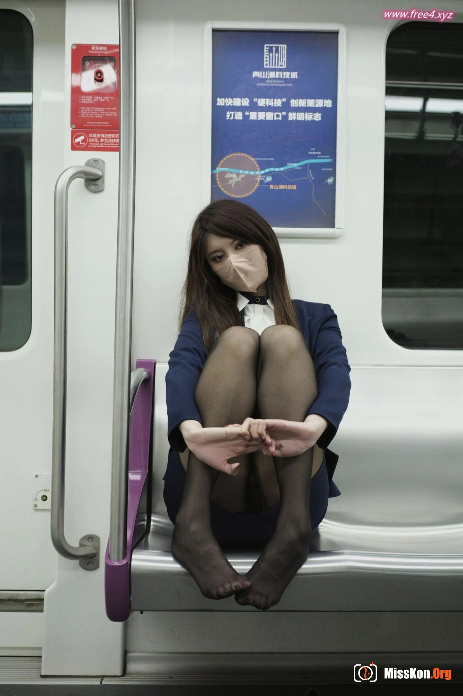 Ah Zhu: Micro dense circle: red bellyband + off-duty subway + flight attendant + cable car - Photo 3