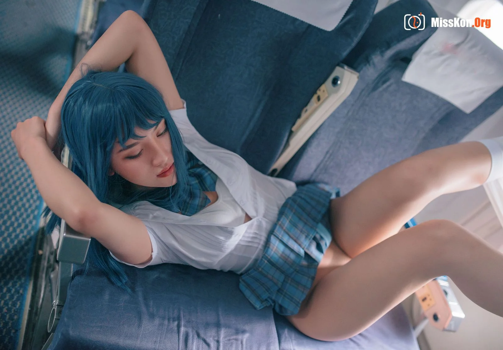 Ah Zhu: Passengers on the plane - Photo 15