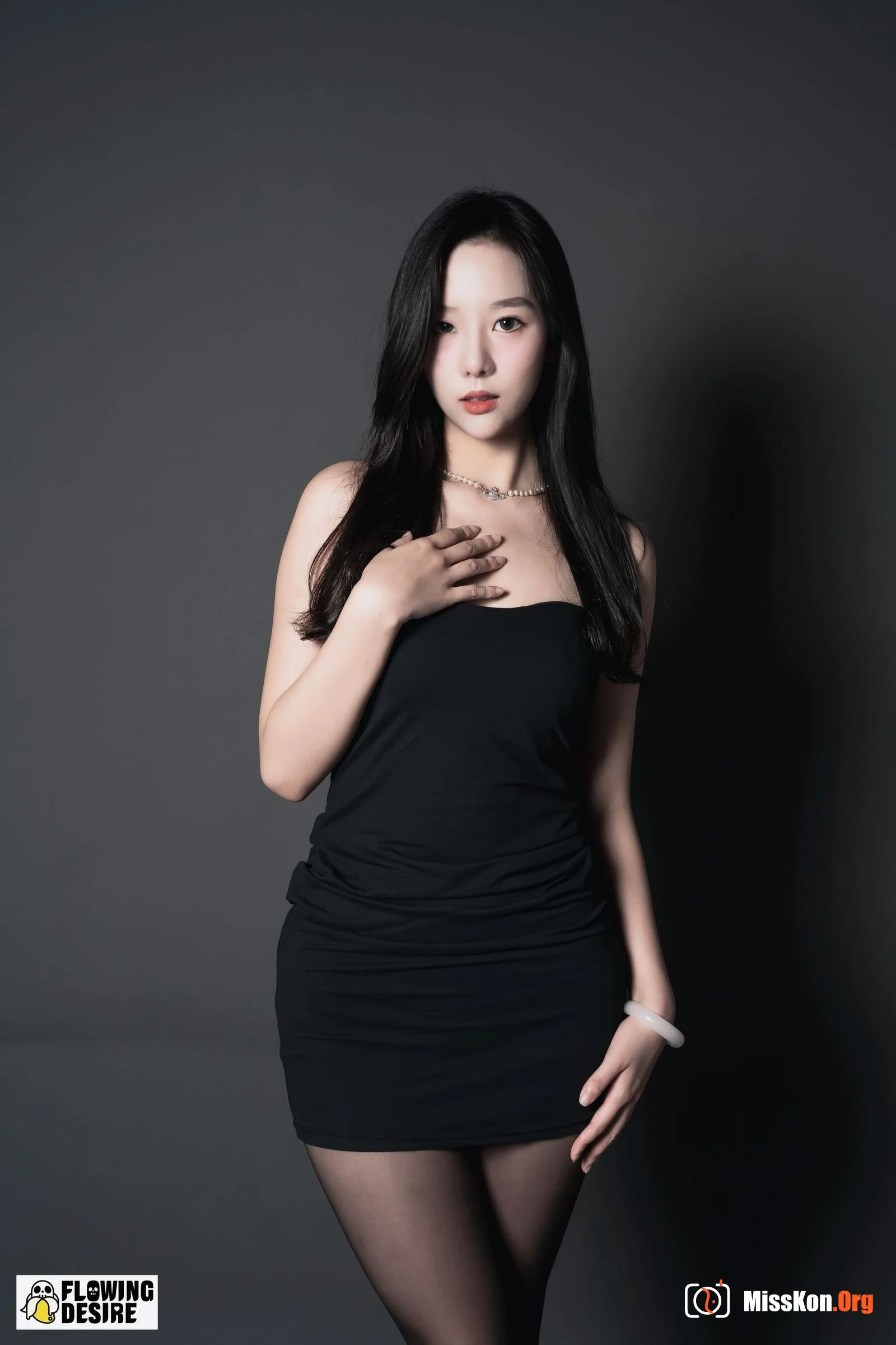 Air China stewardess Xia He - Photo 4