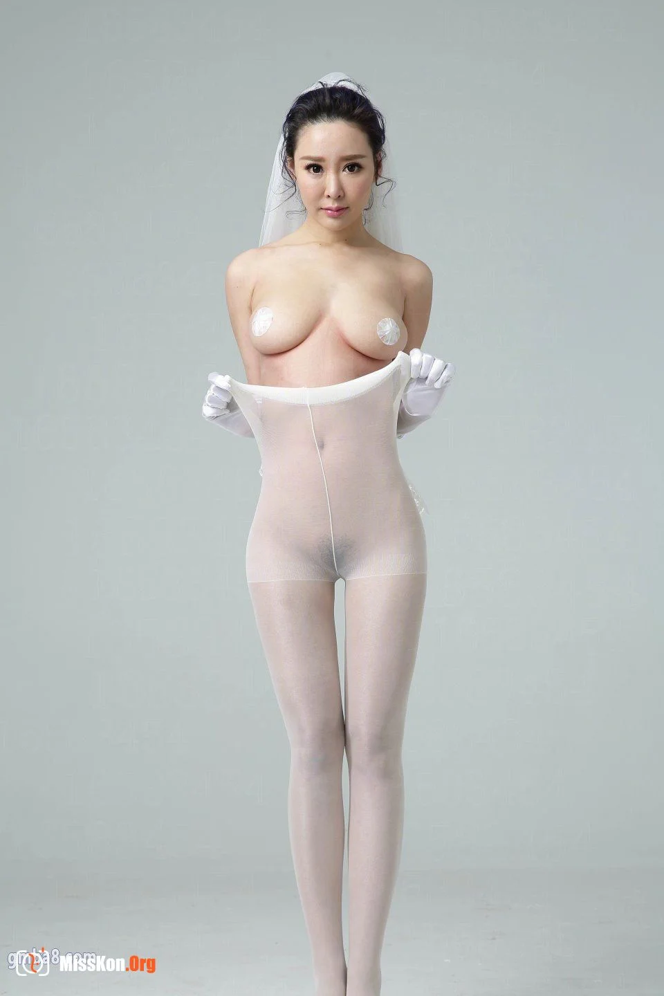 Aisi's first sister Sophie's wedding dress house white silk nipple stickers temptation photo set - Photo 2