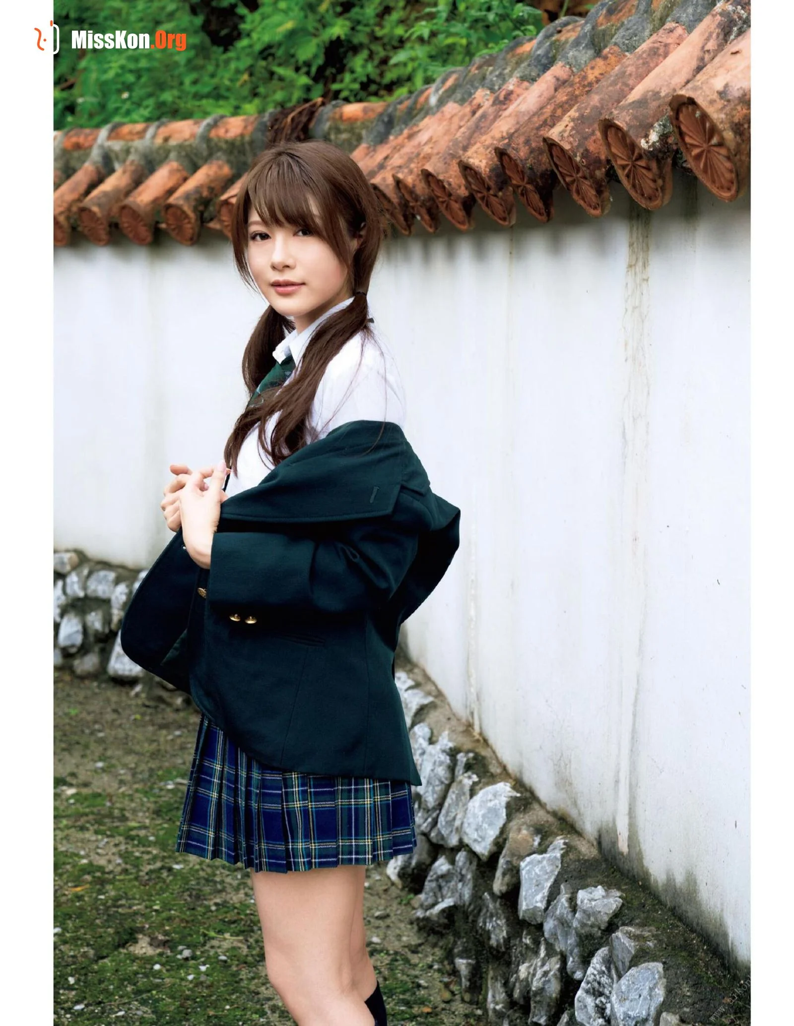Aizawa Minami: 1st Photo Album aiminami - Photo 4