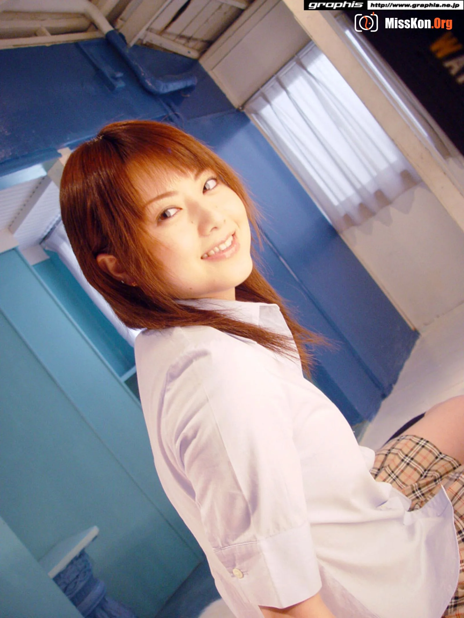 Akiho Yoshizawa - Photo 4