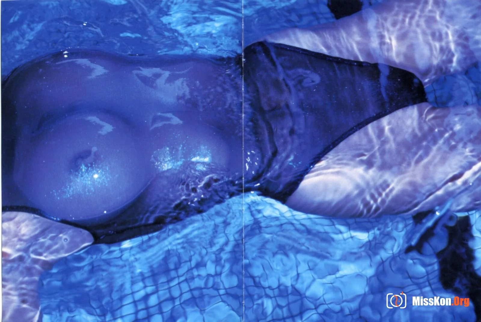 Ami Ayukawa: Accidents TOKYO (Vol. 2000.12) - Photo 11