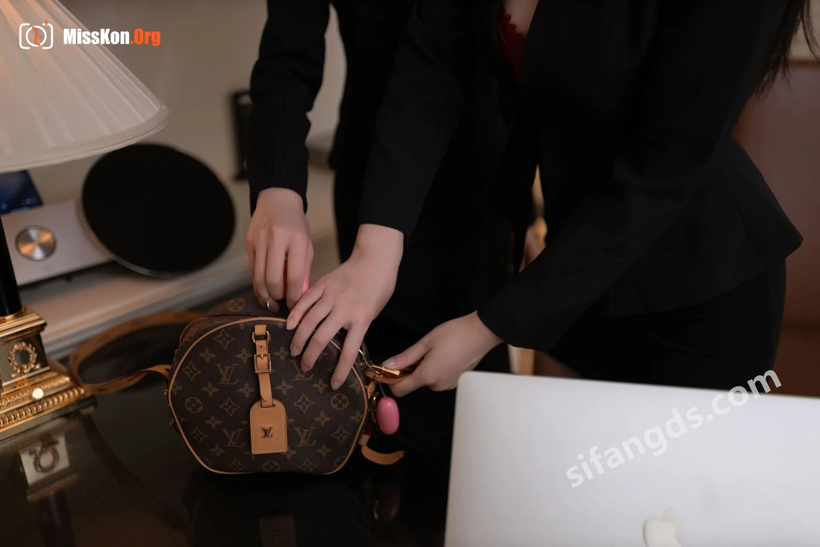 An Ran & Lu Xuanxuan: Private purchase outflow - Photo 6