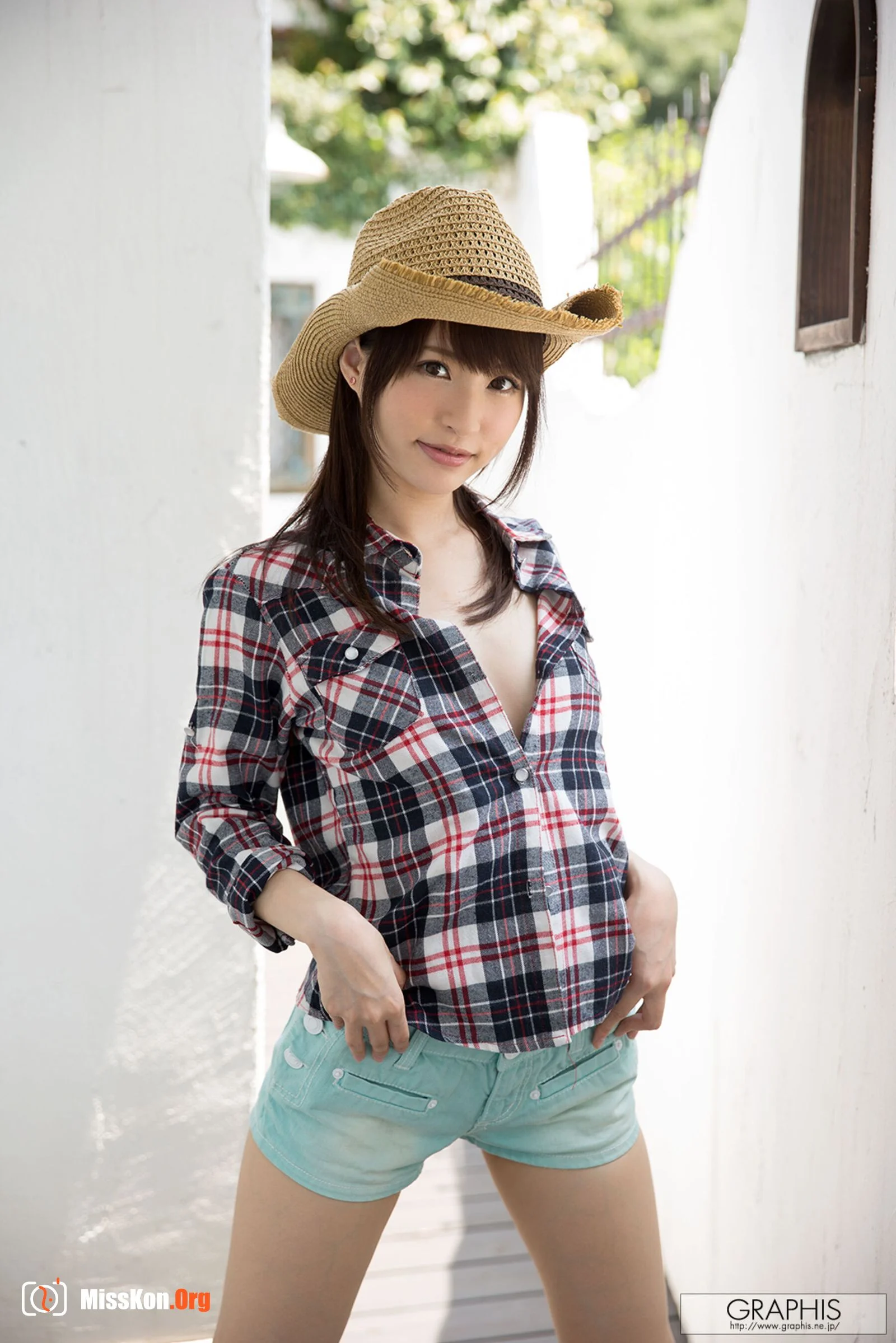Angel Moe - Photo 2