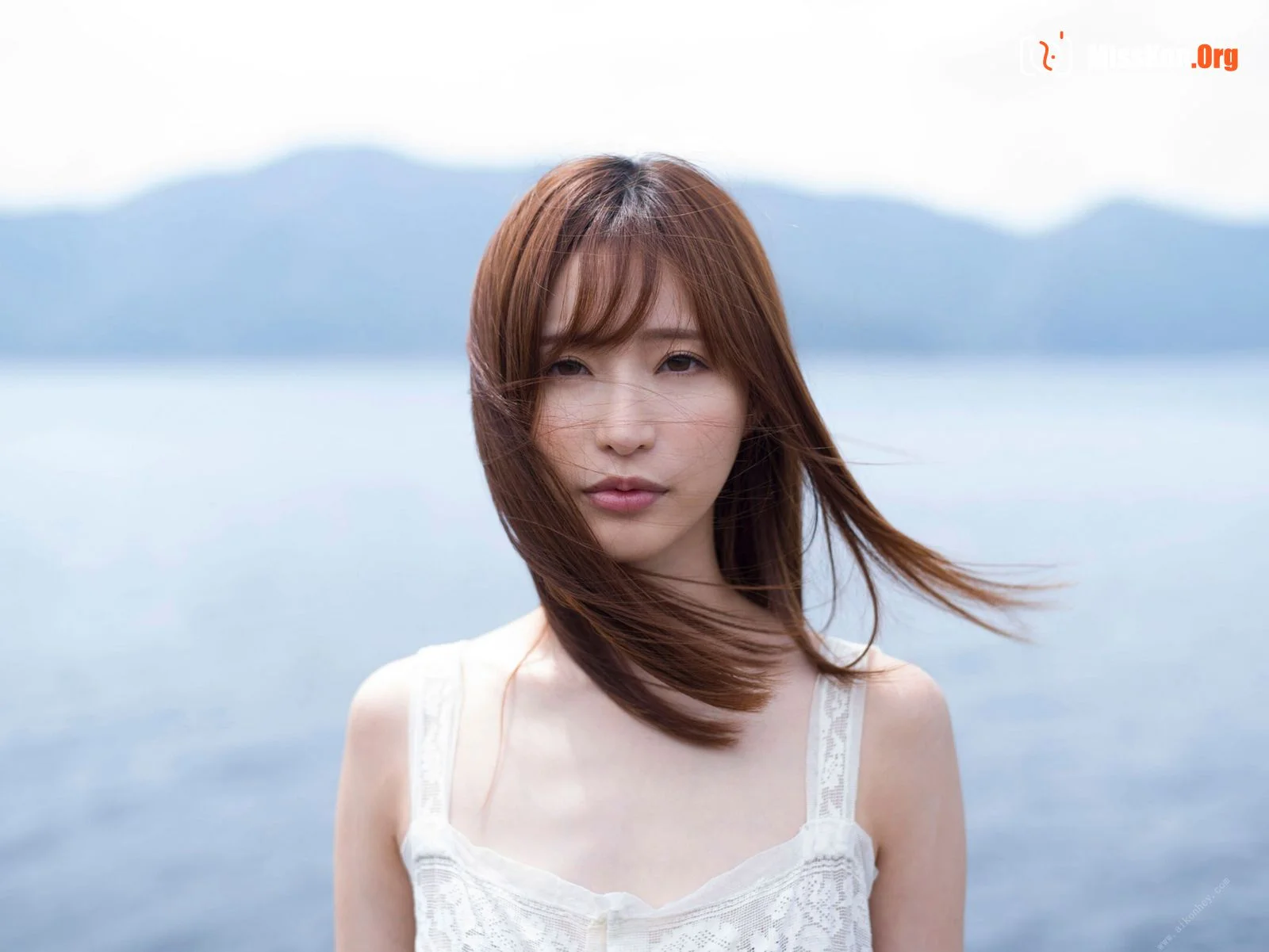 Angel Moe: Barefoot Angel - Photo 2