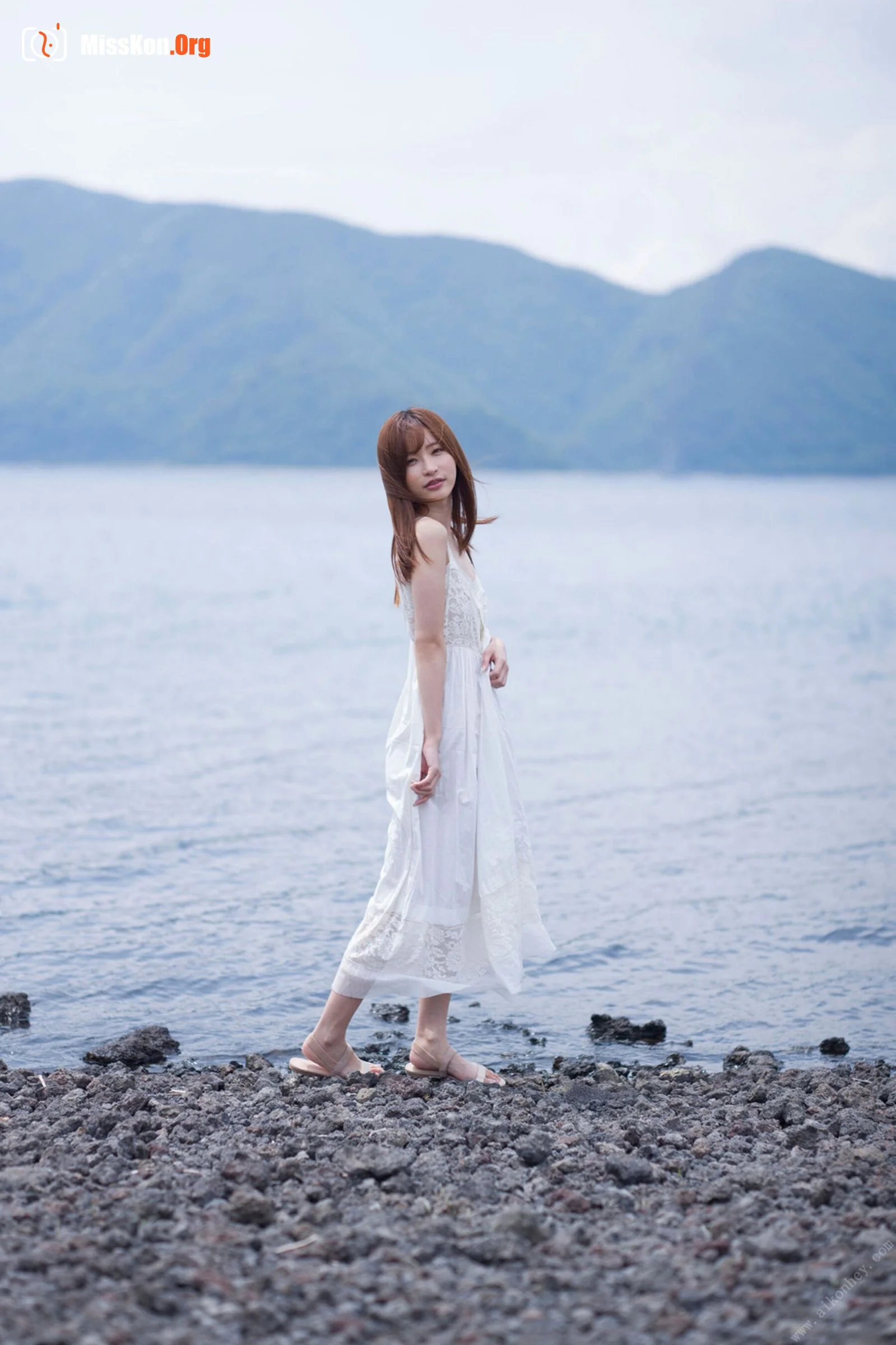 Angel Moe: Barefoot Angel - Photo 3