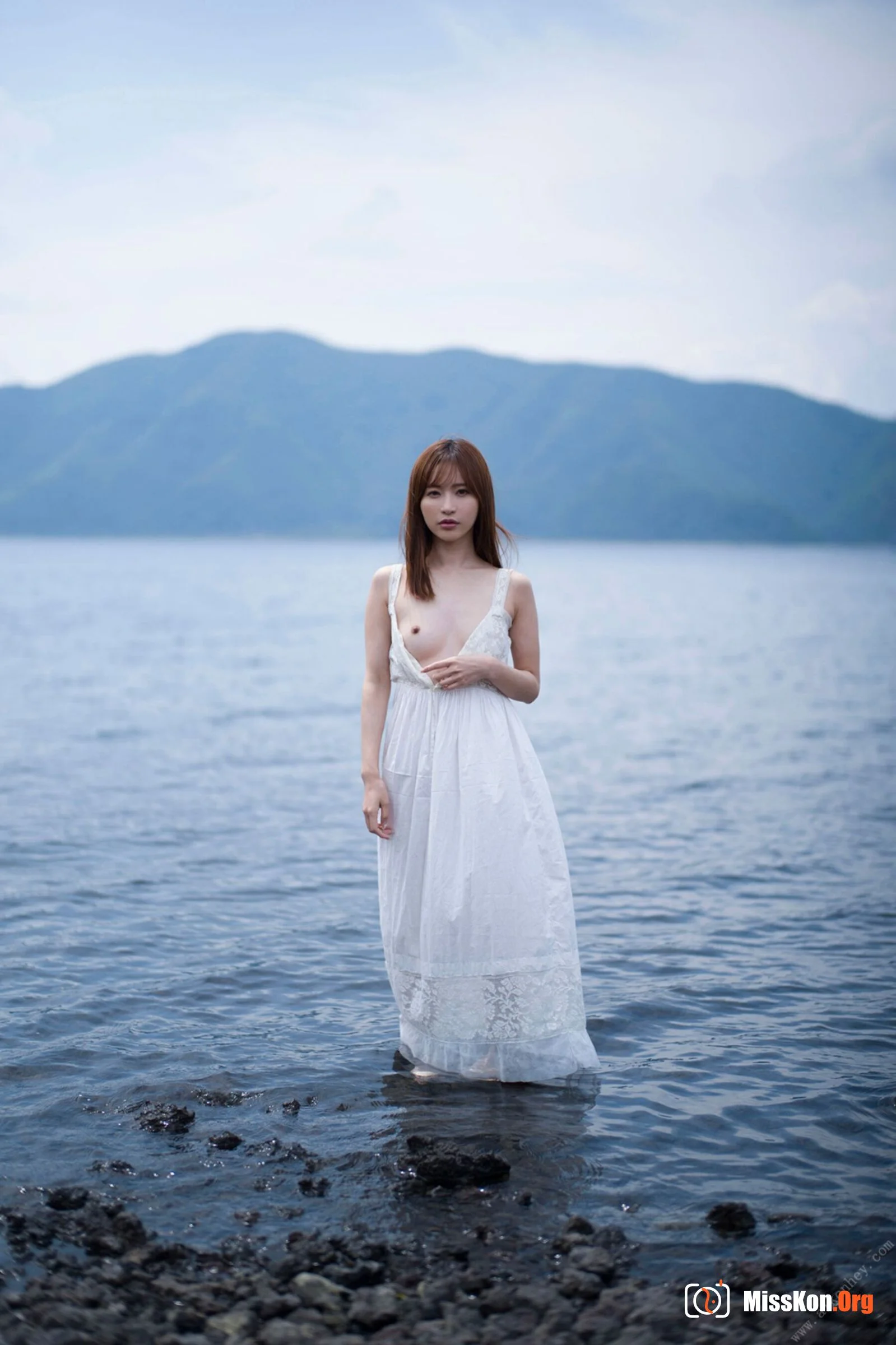Angel Moe: Barefoot Angel - Photo 5