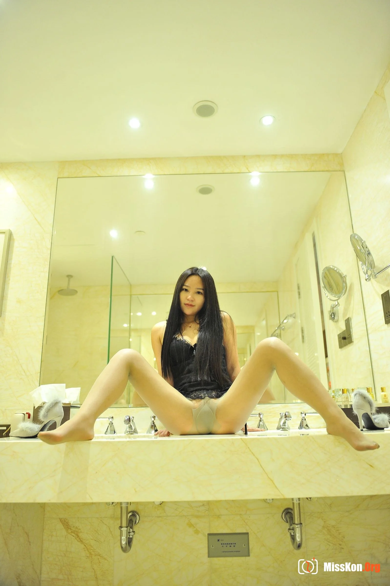 Anonymous - Photo 104