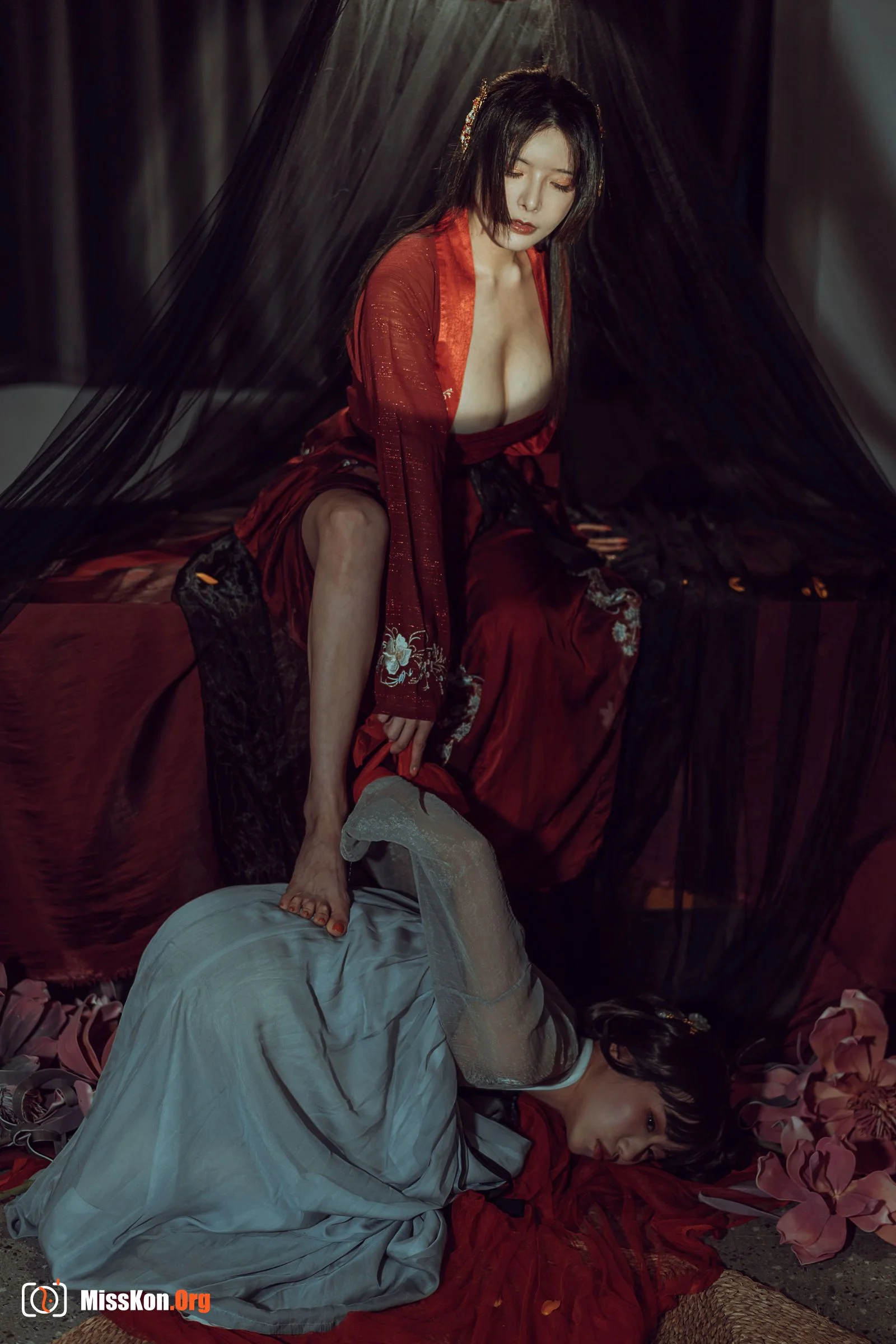 Autumn and Corgi: Dim Red Tent - Photo 5