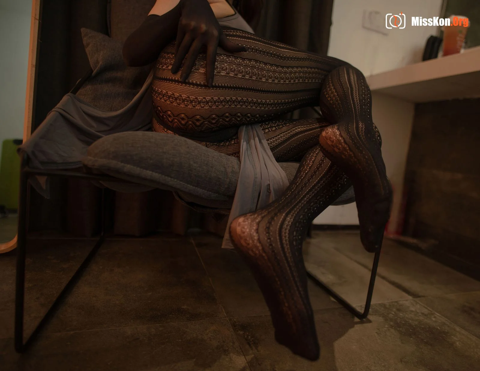 Autumn and Corgi: Gray cheongsam with striped socks - Photo 15