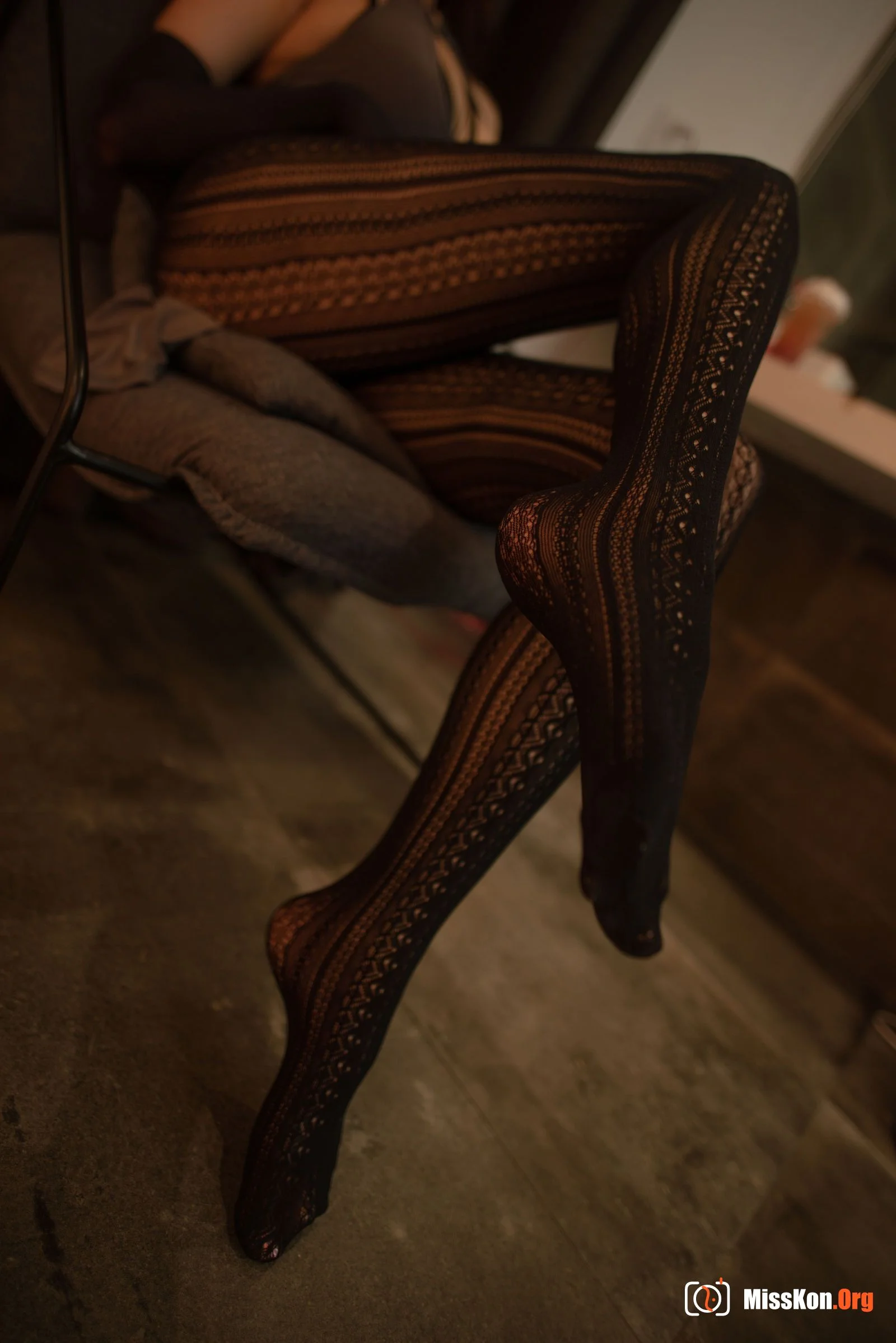 Autumn and Corgi: Gray cheongsam with striped socks - Photo 18