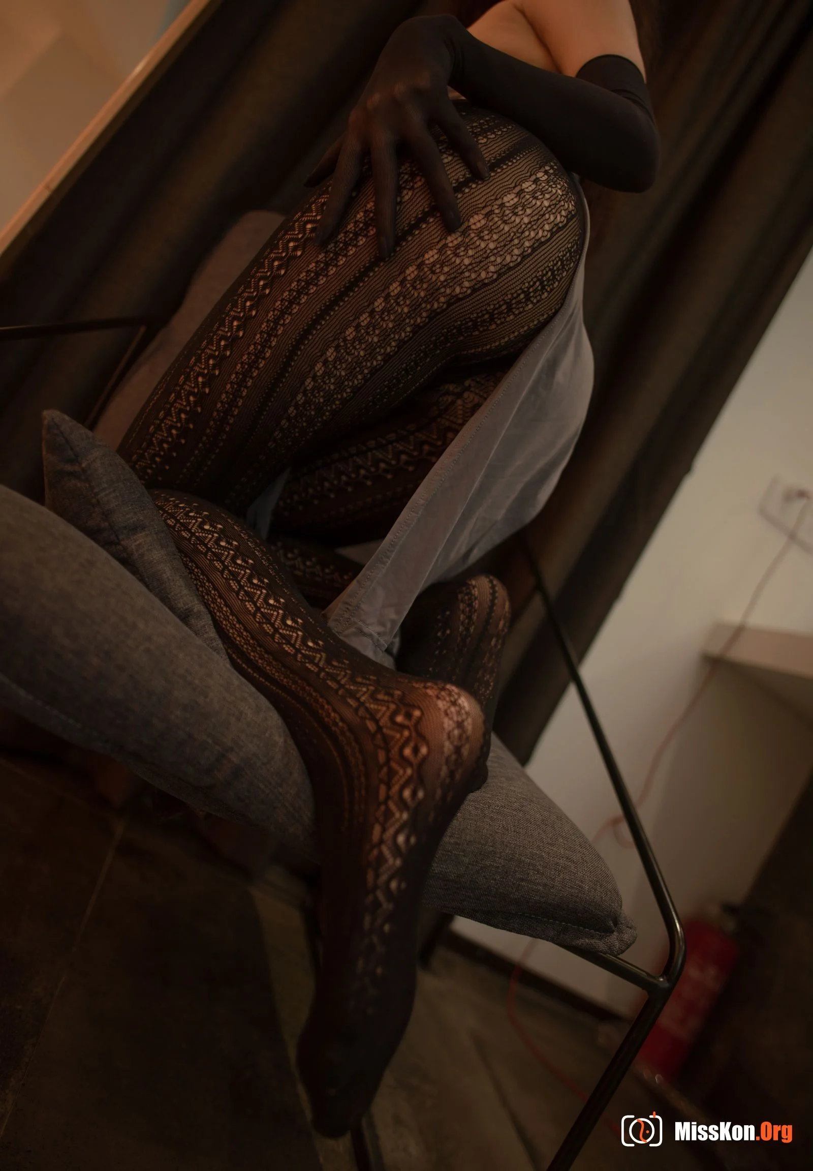 Autumn and Corgi: Gray cheongsam with striped socks - Photo 19