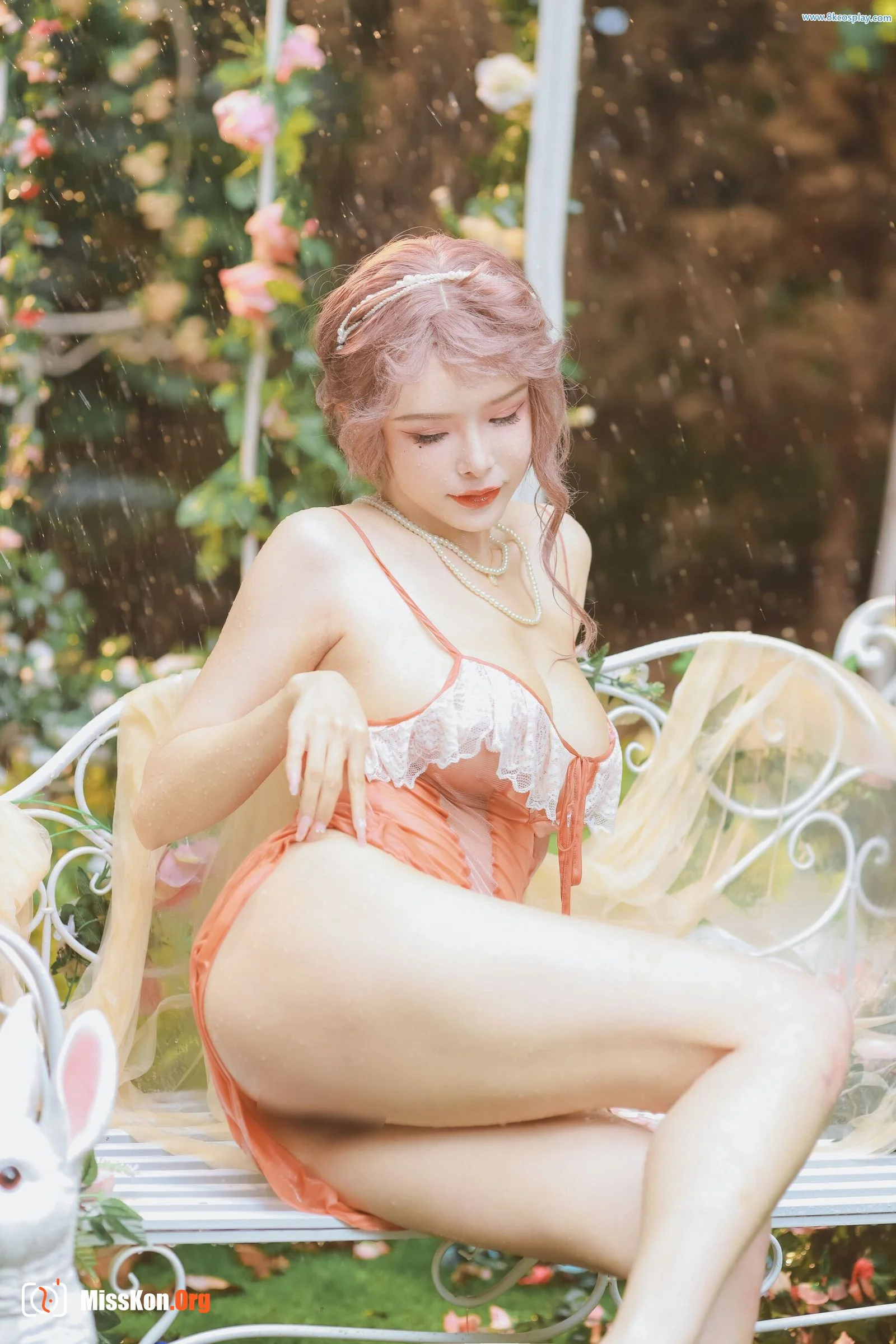 Autumn and Corgi: Playing in the garden - Photo 16