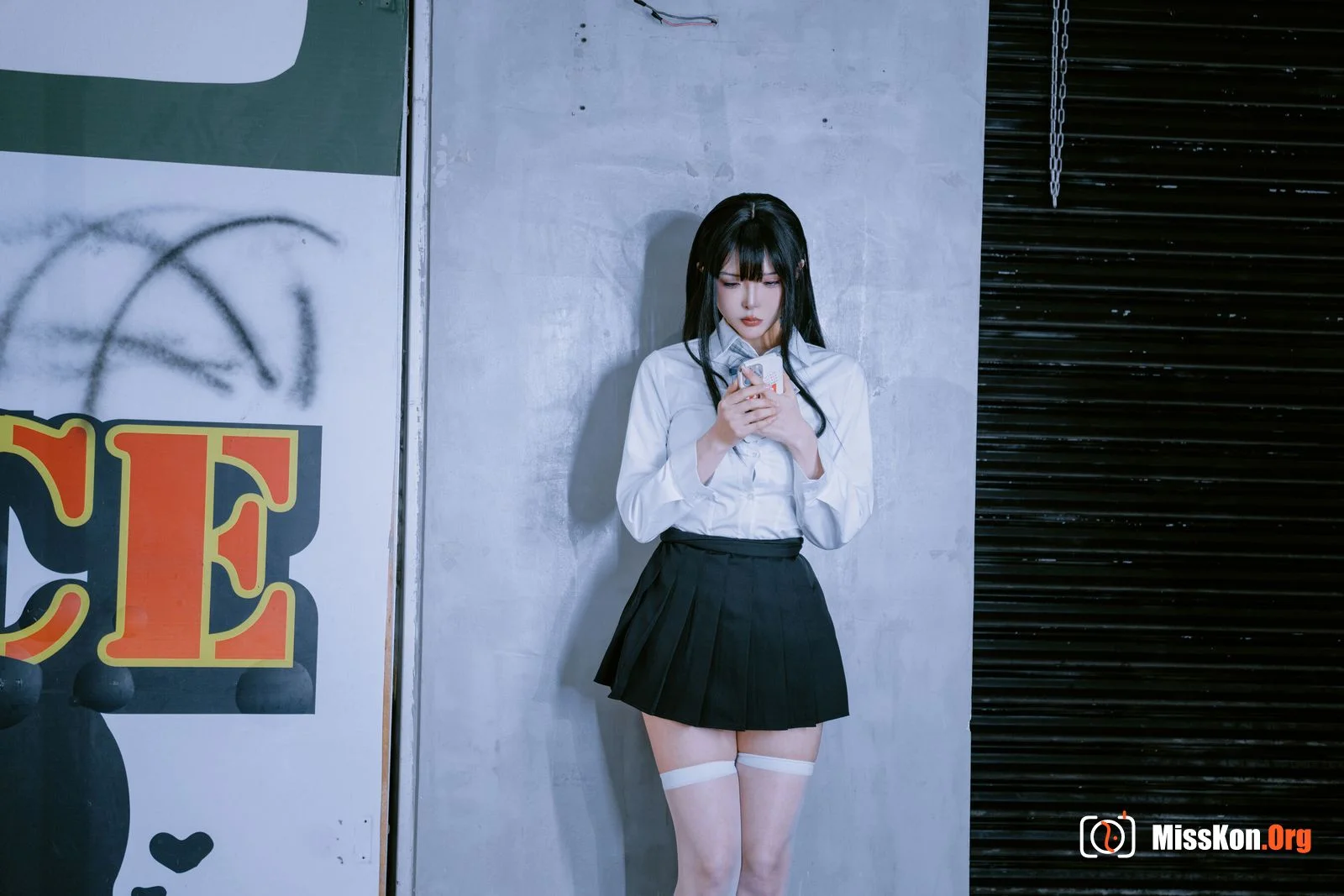 Autumn and Corgi: Pure Girlfriend · Fallen - Photo 2