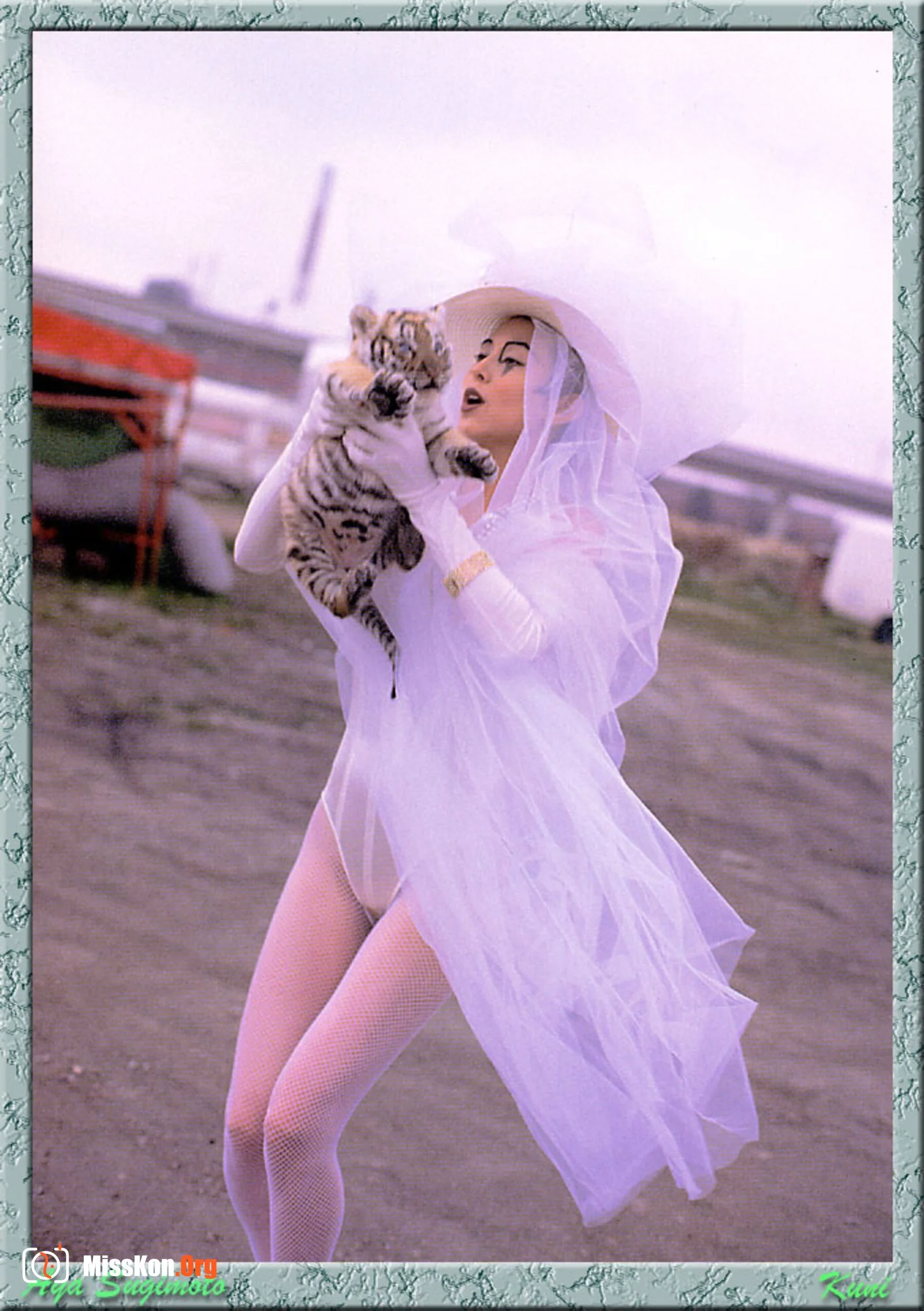 Aya Sugimoto - Photo 11