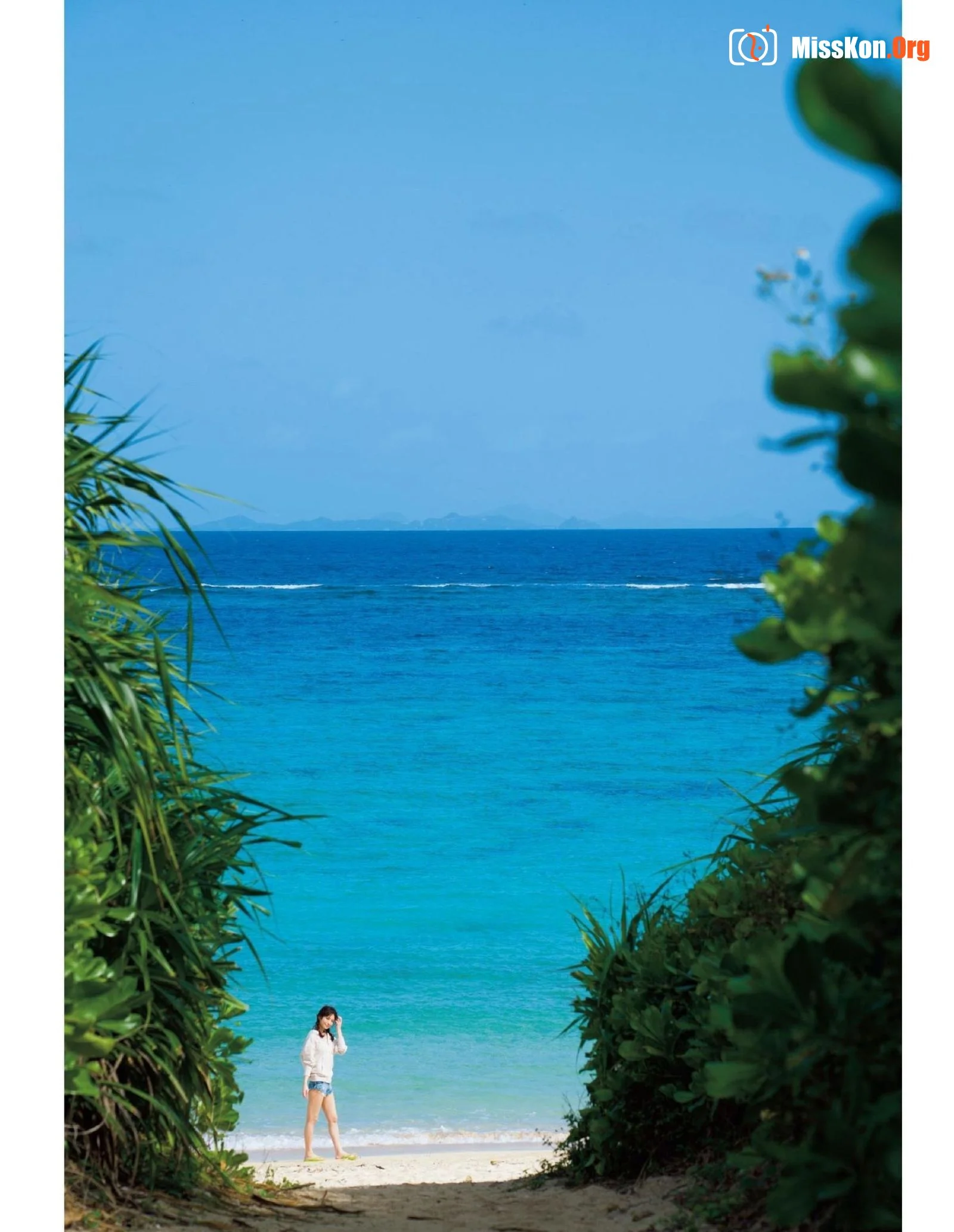 Ayaka Kawakita: 1st.Photobook - Photo 15