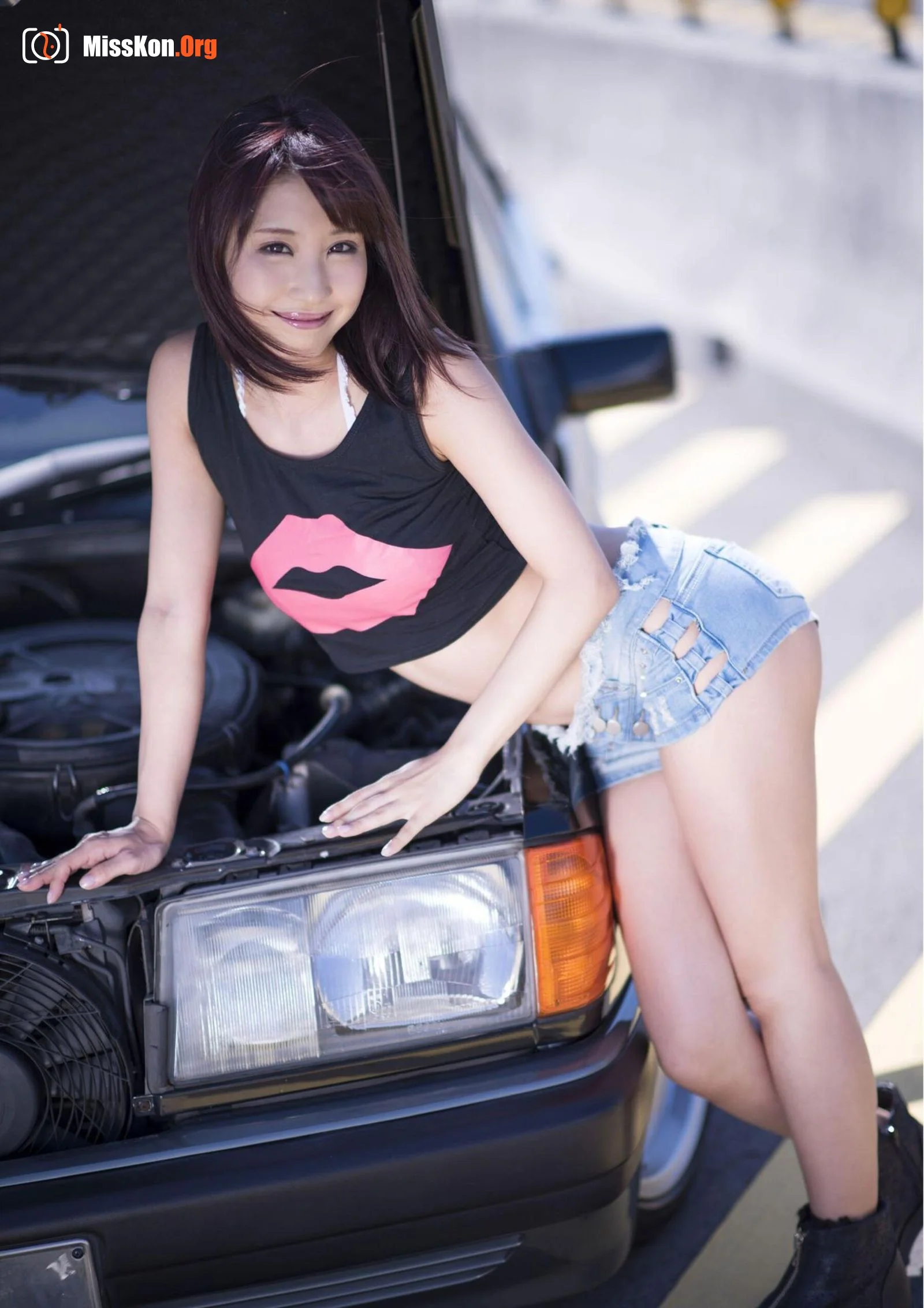 Ayami Junka: Color. Red - Photo 4