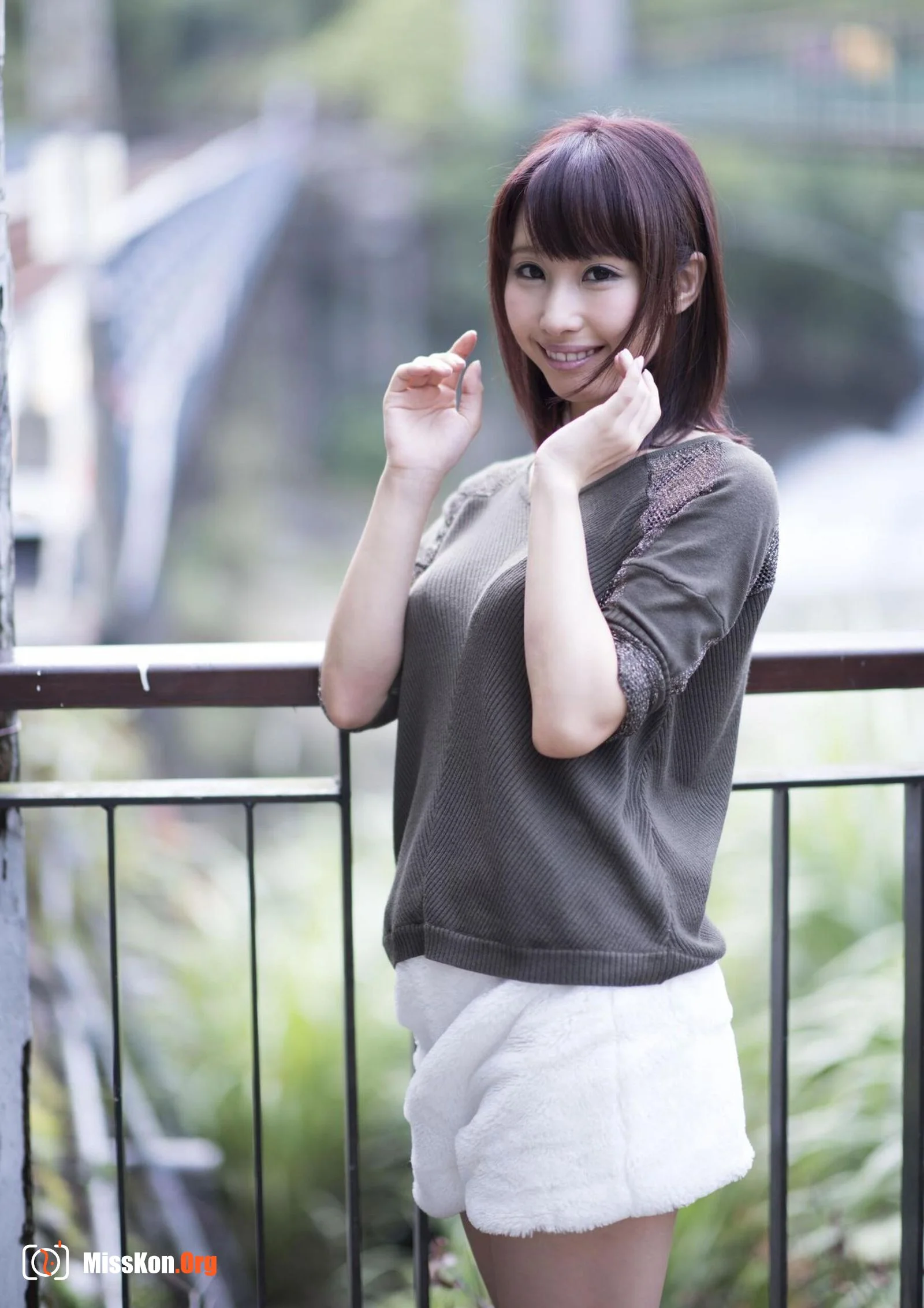 Ayami Junka: Color. Red - Photo 5