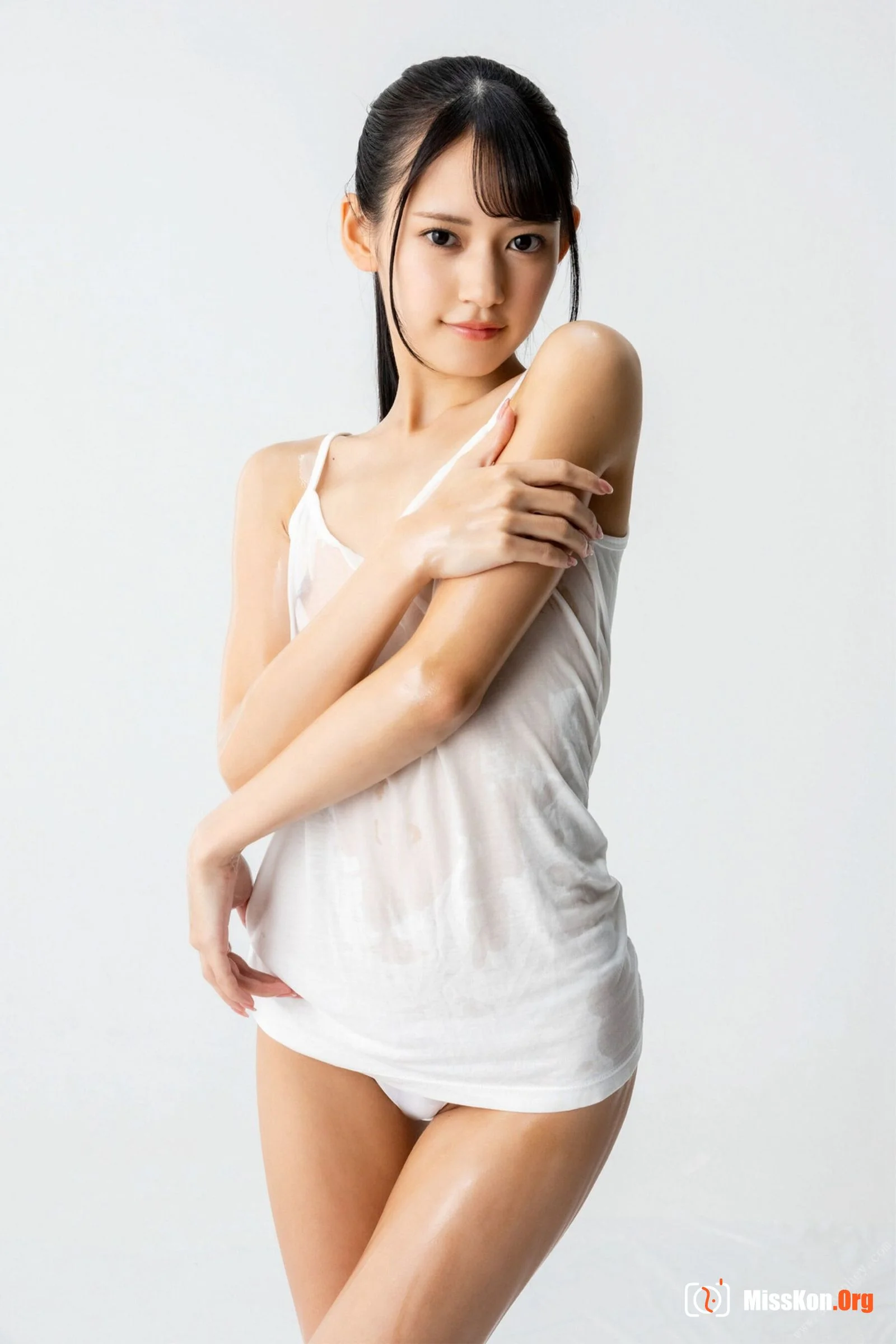 Baguahai: The Absolutely See-Through Shiny Pose Book (Nude Pose Photo Collection) - Photo 15