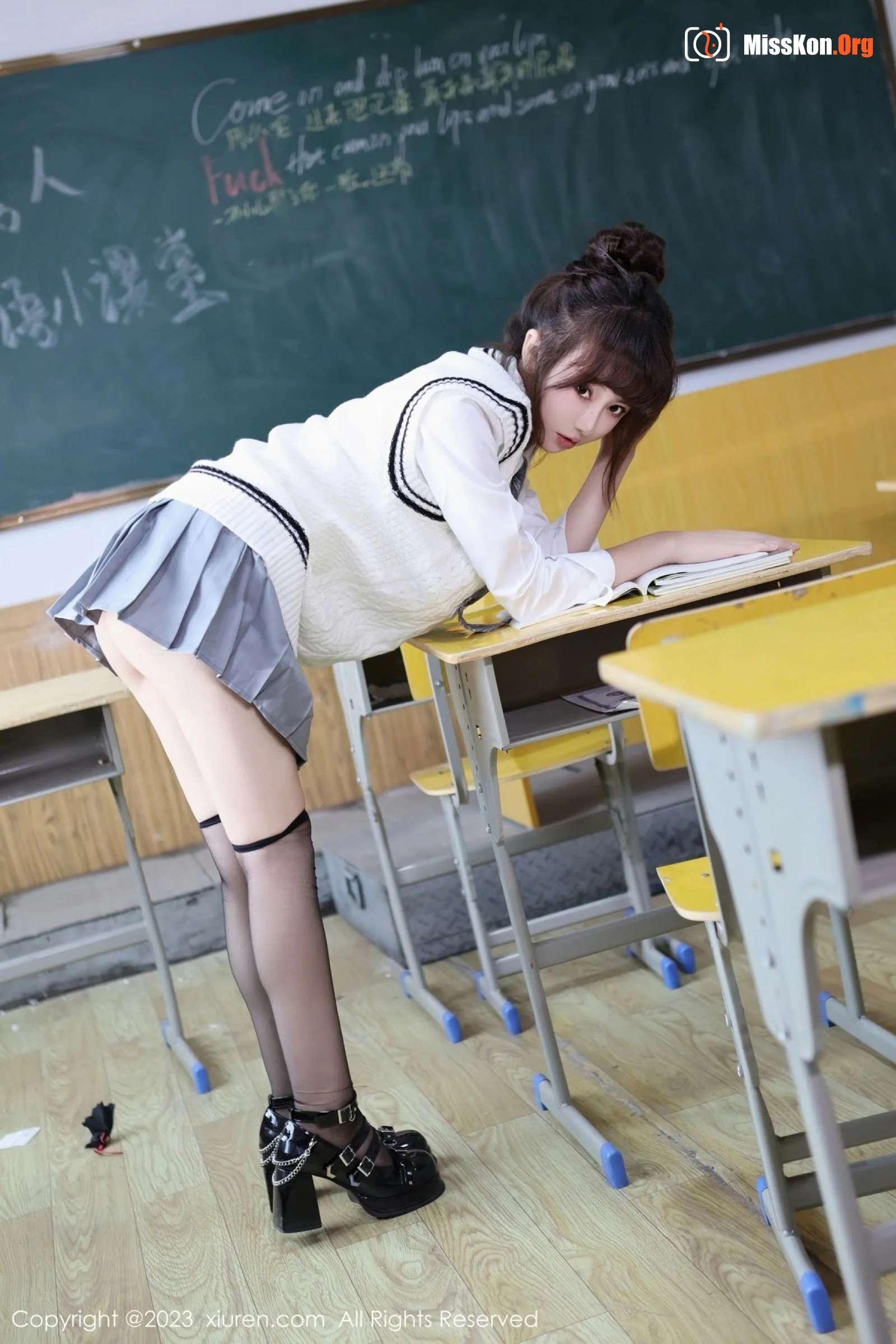 Bai Xiaoxiao - Photo 13