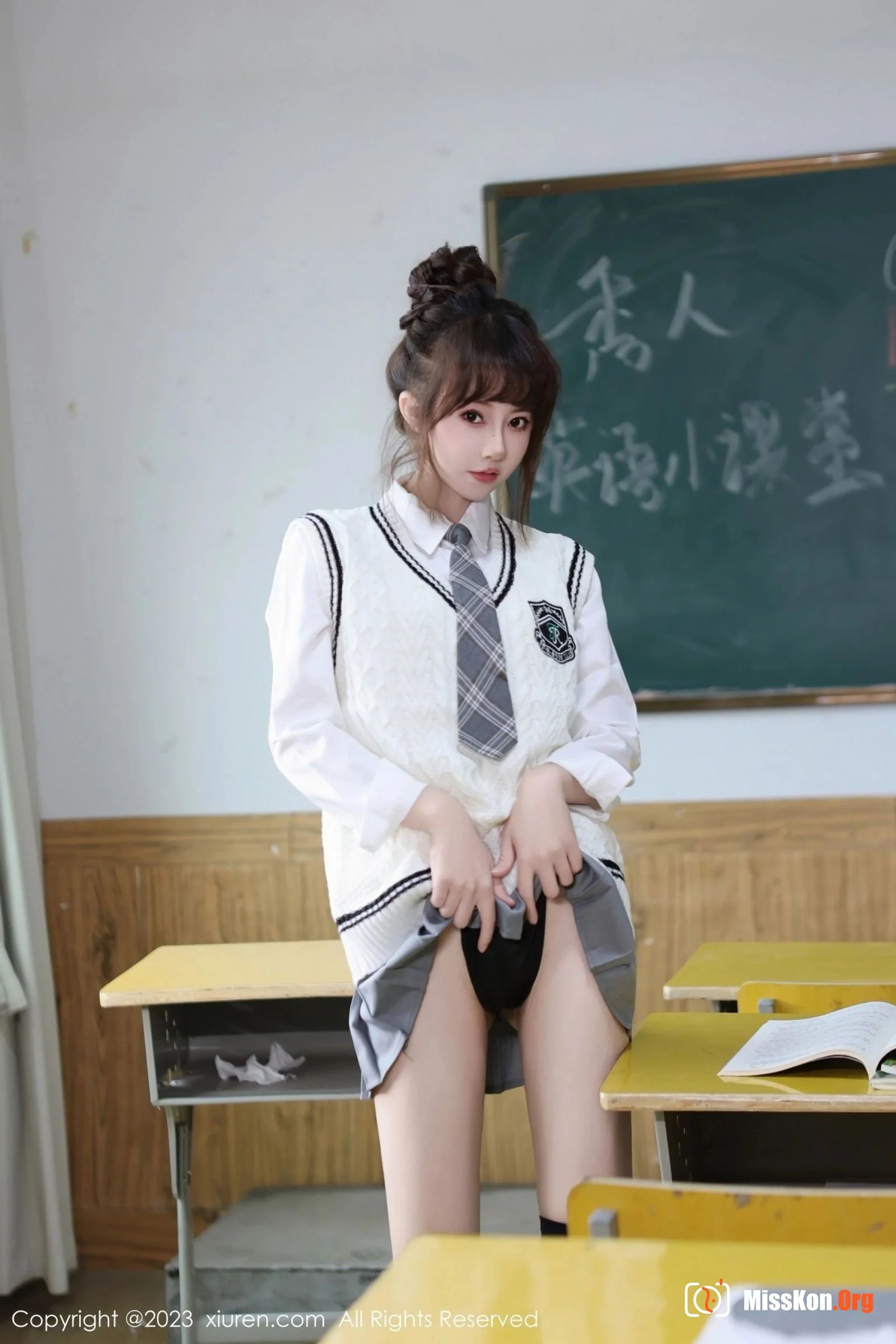 Bai Xiaoxiao - Photo 15