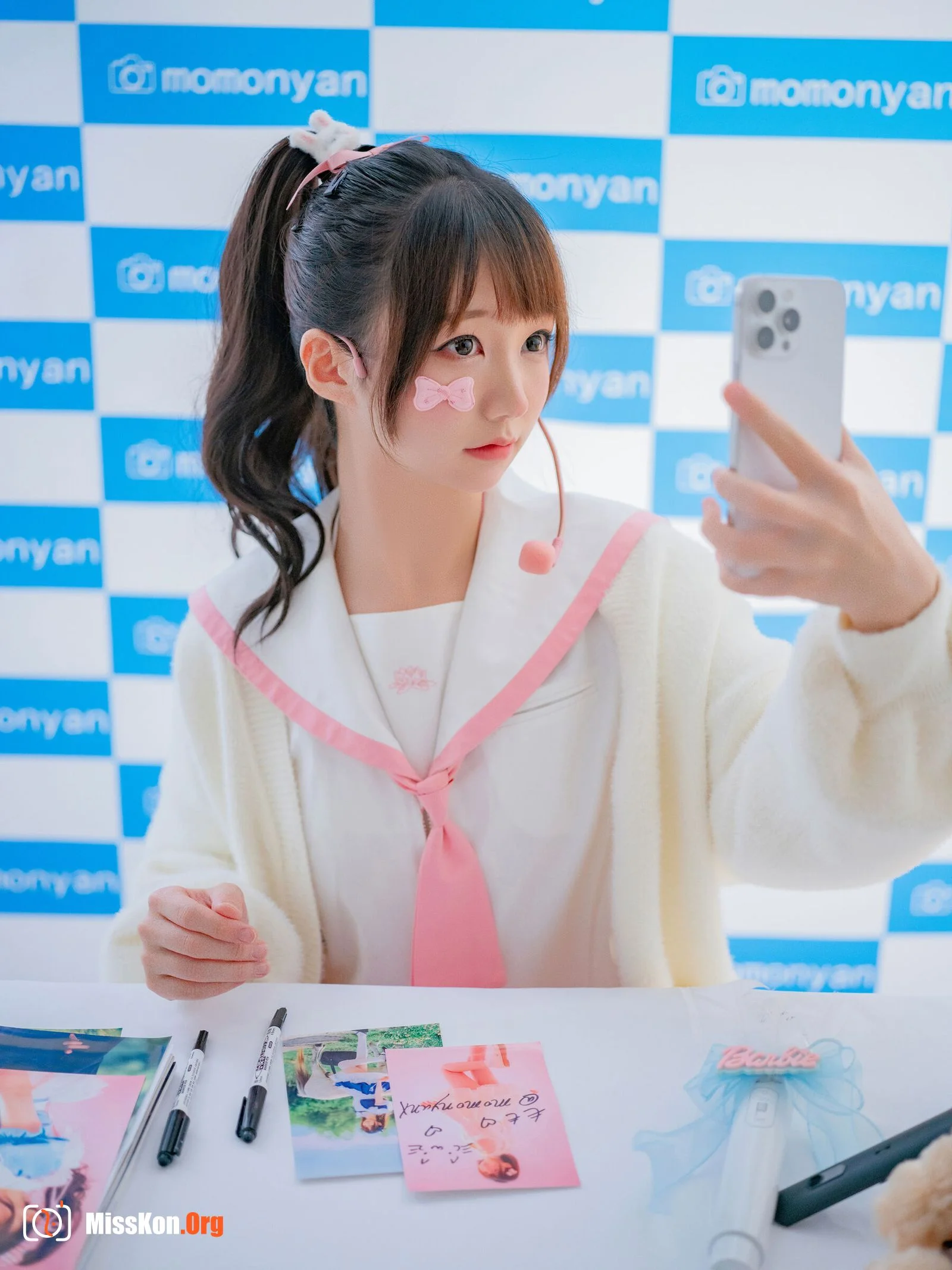 Bikini idol autograph session - Photo 10