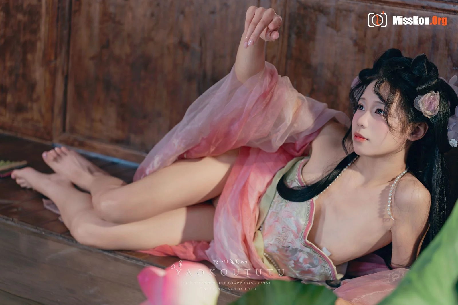 Bite Bunny: Drunk by the lotus pond - Photo 10