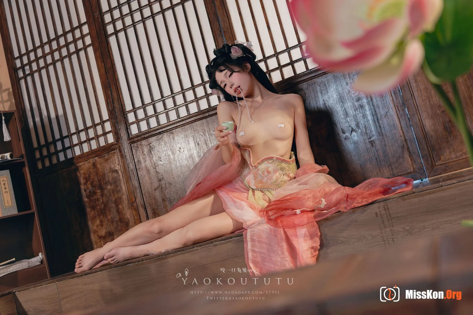 Bite Bunny: Drunk by the lotus pond - Photo 16