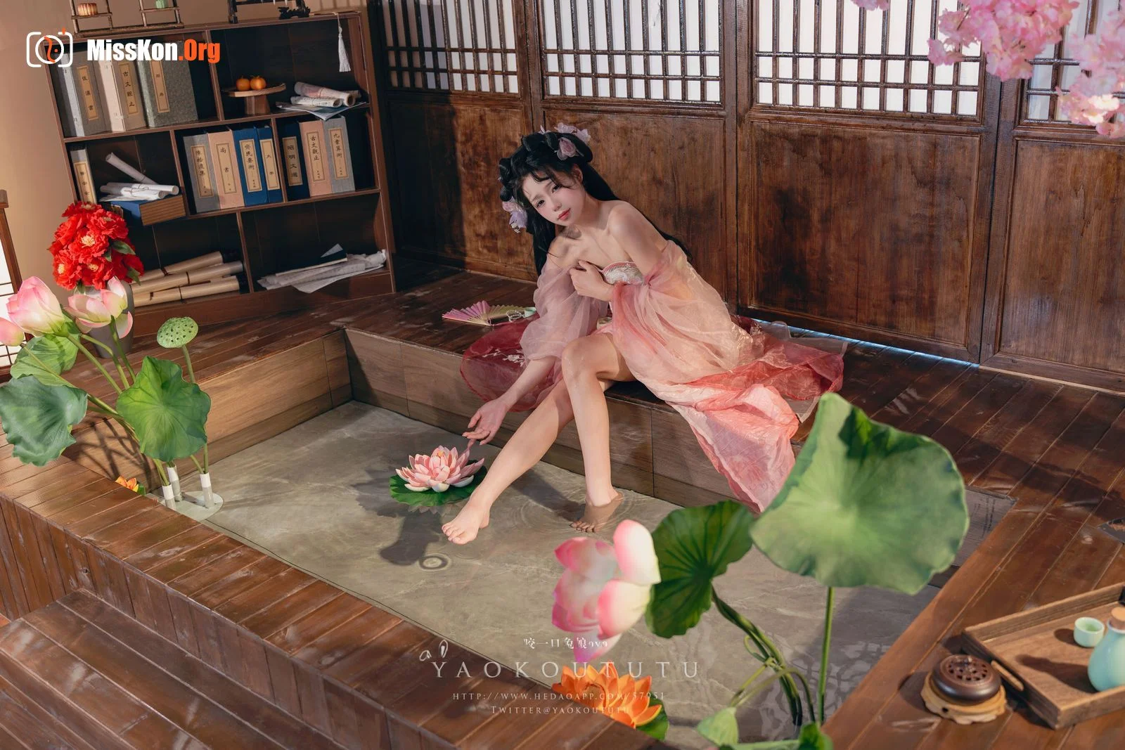 Bite Bunny: Drunk by the lotus pond - Photo 18
