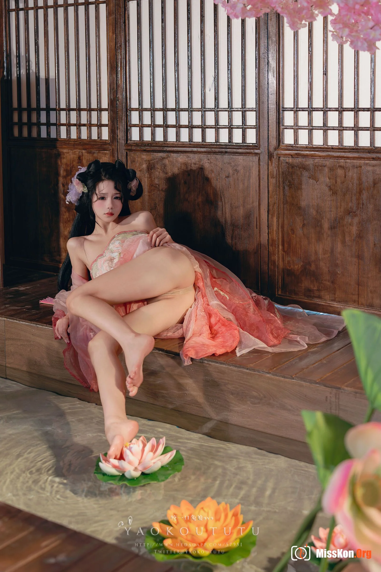 Bite Bunny: Drunk by the lotus pond - Photo 19