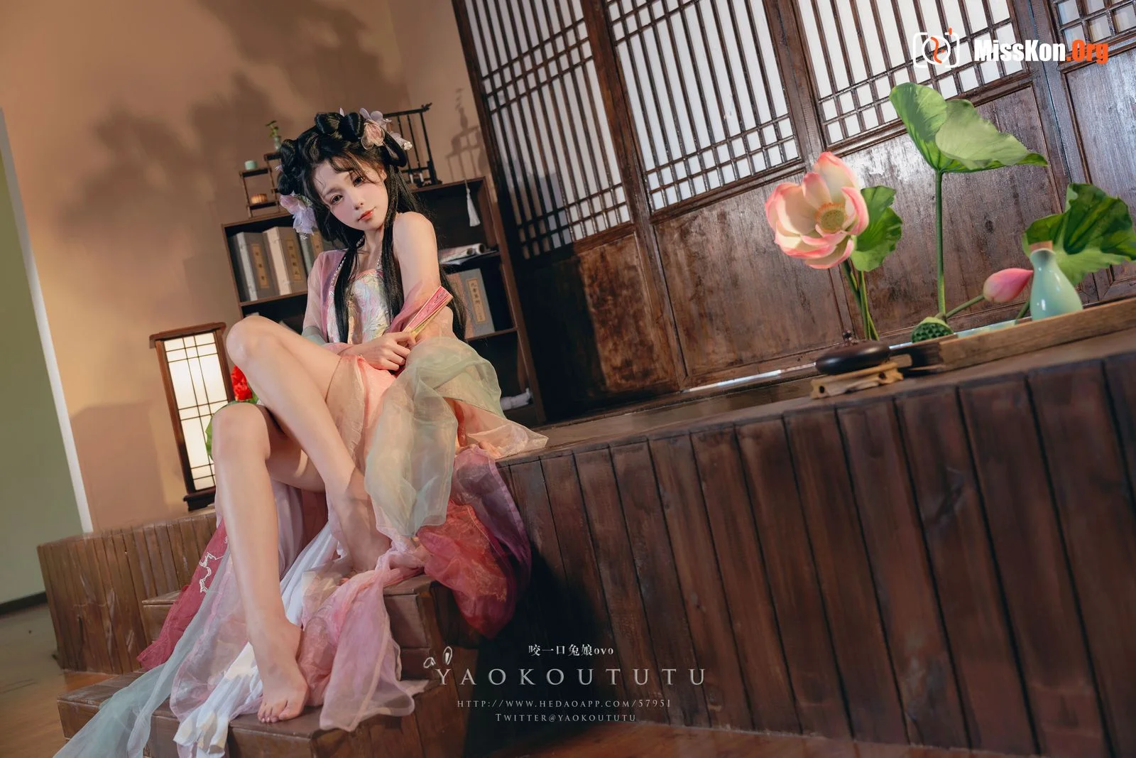 Bite Bunny: Drunk by the lotus pond - Photo 2