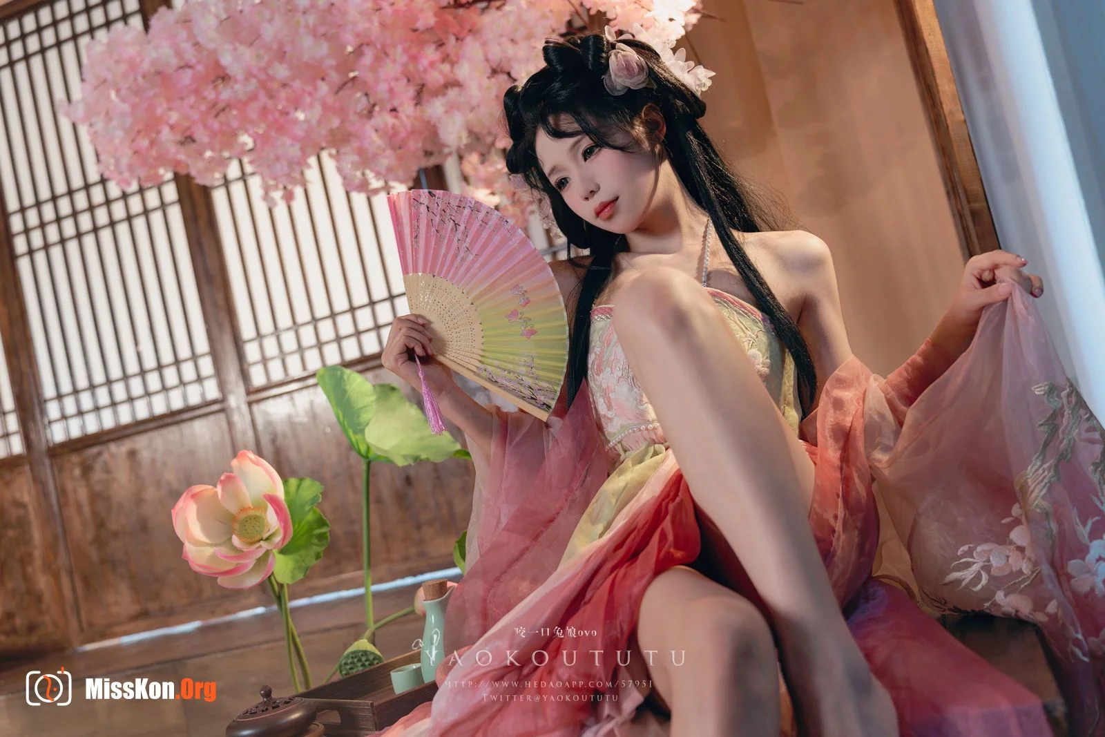 Bite Bunny: Drunk by the lotus pond - Photo 4