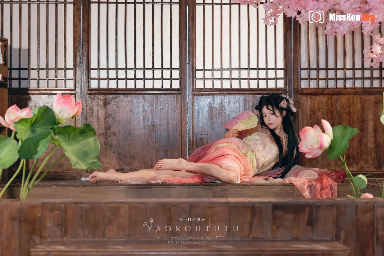 Bite Bunny: Drunk by the lotus pond - Photo 5