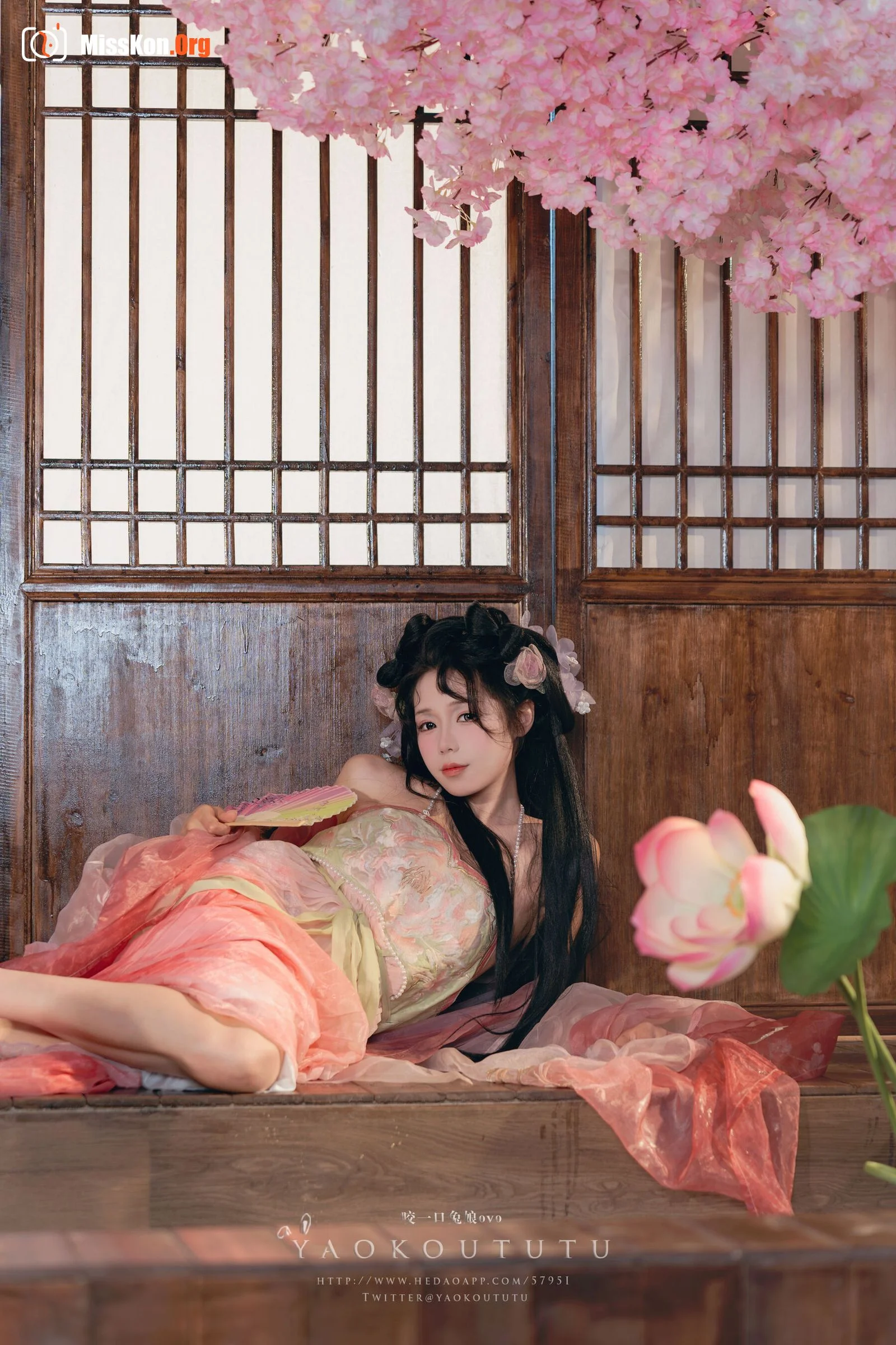 Bite Bunny: Drunk by the lotus pond - Photo 6