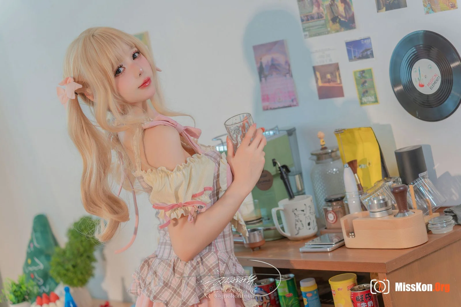 Bite Bunny: Home Sweet Girl - Photo 2