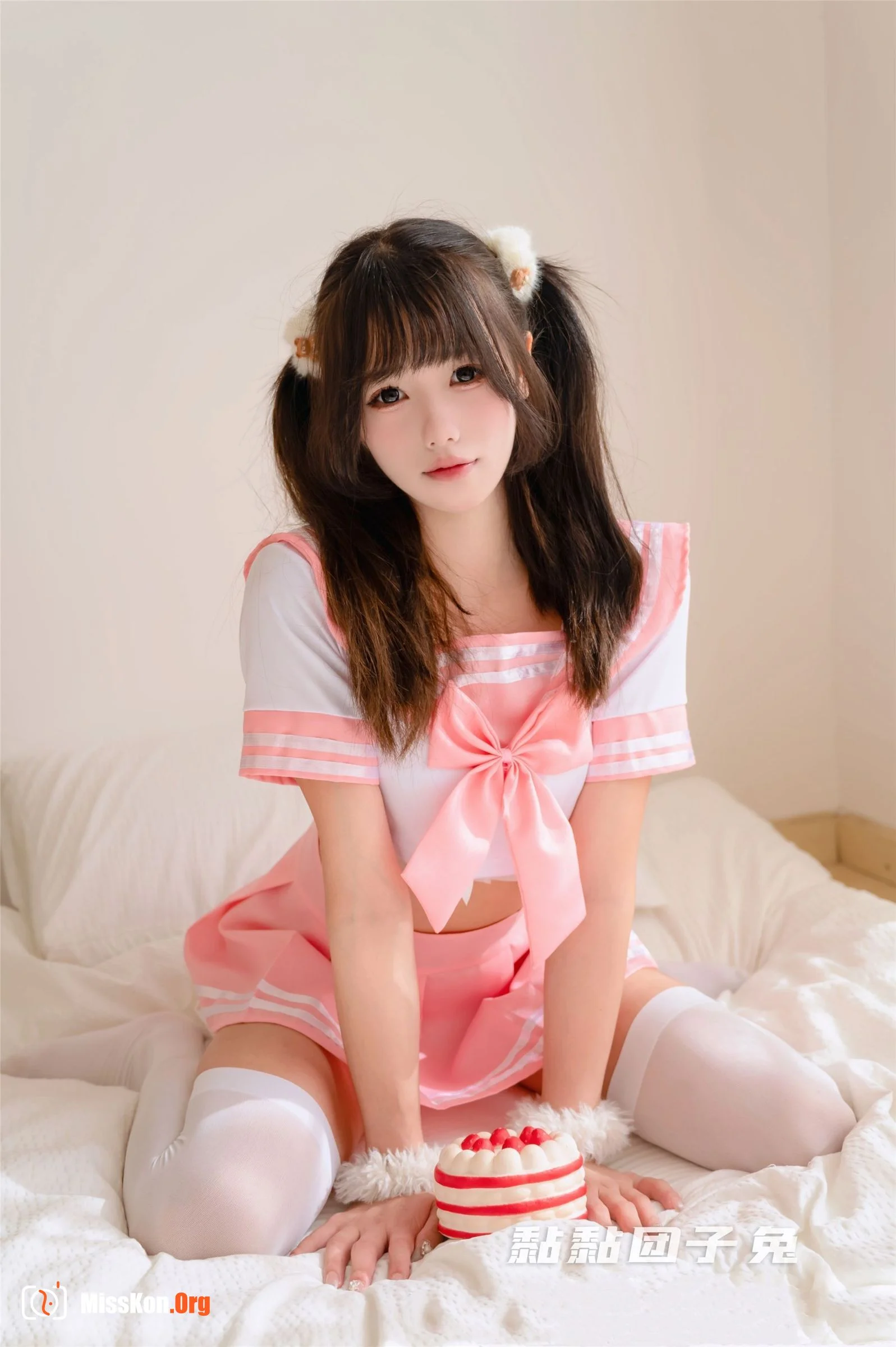 Bite Bunny: JK Maid - Photo 2