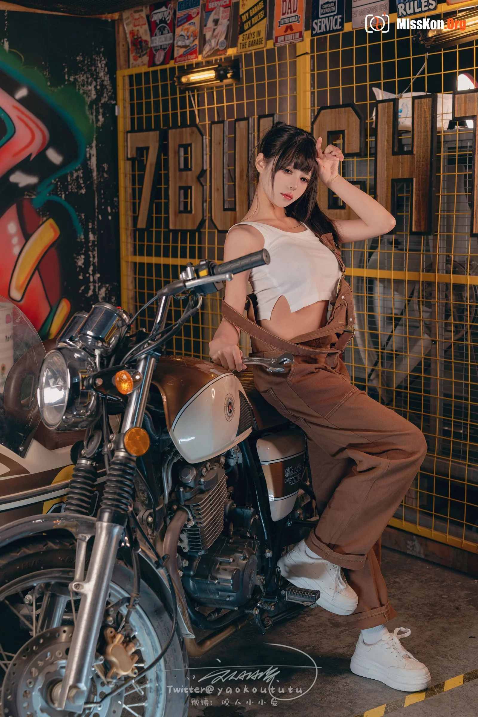 Bite Bunny: Motorcycle mechanic Shake it - Photo 10