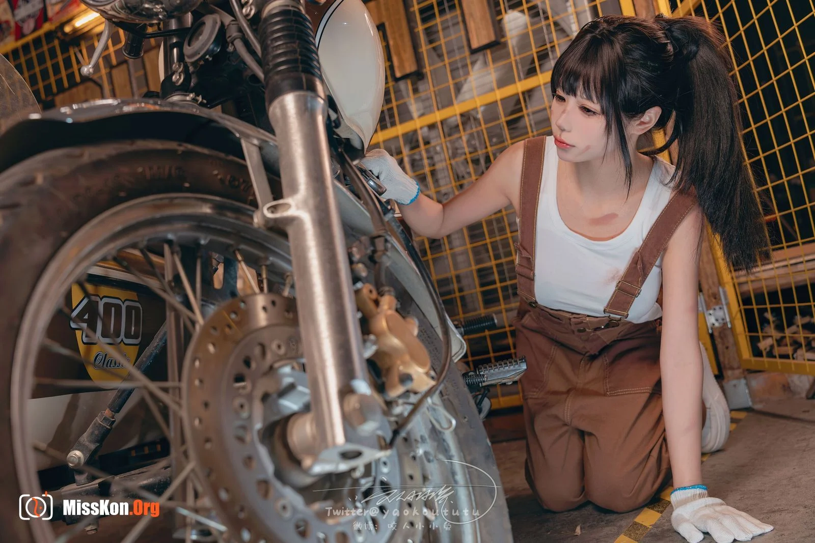 Bite Bunny: Motorcycle mechanic Shake it - Photo 12