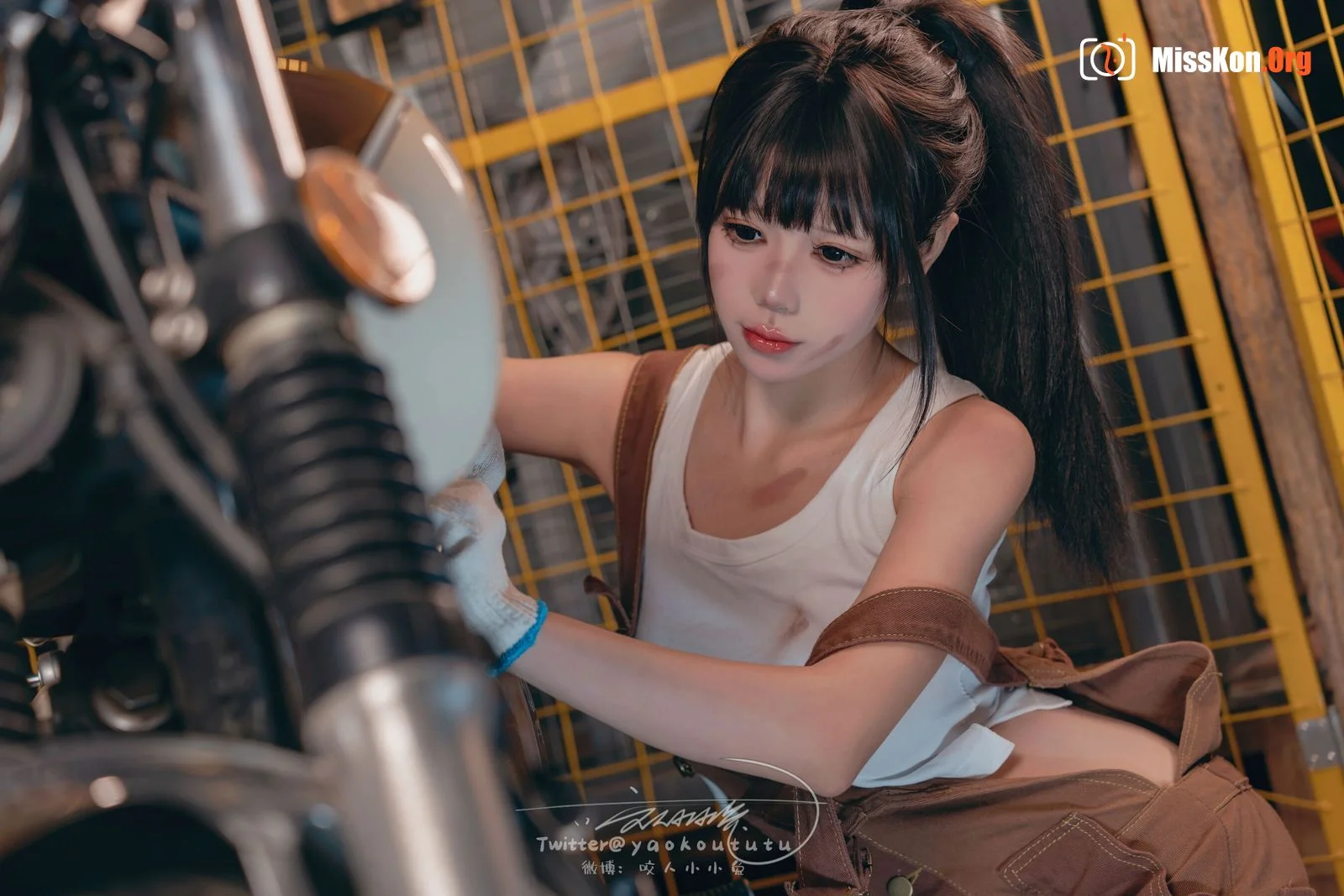 Bite Bunny: Motorcycle mechanic Shake it - Photo 13